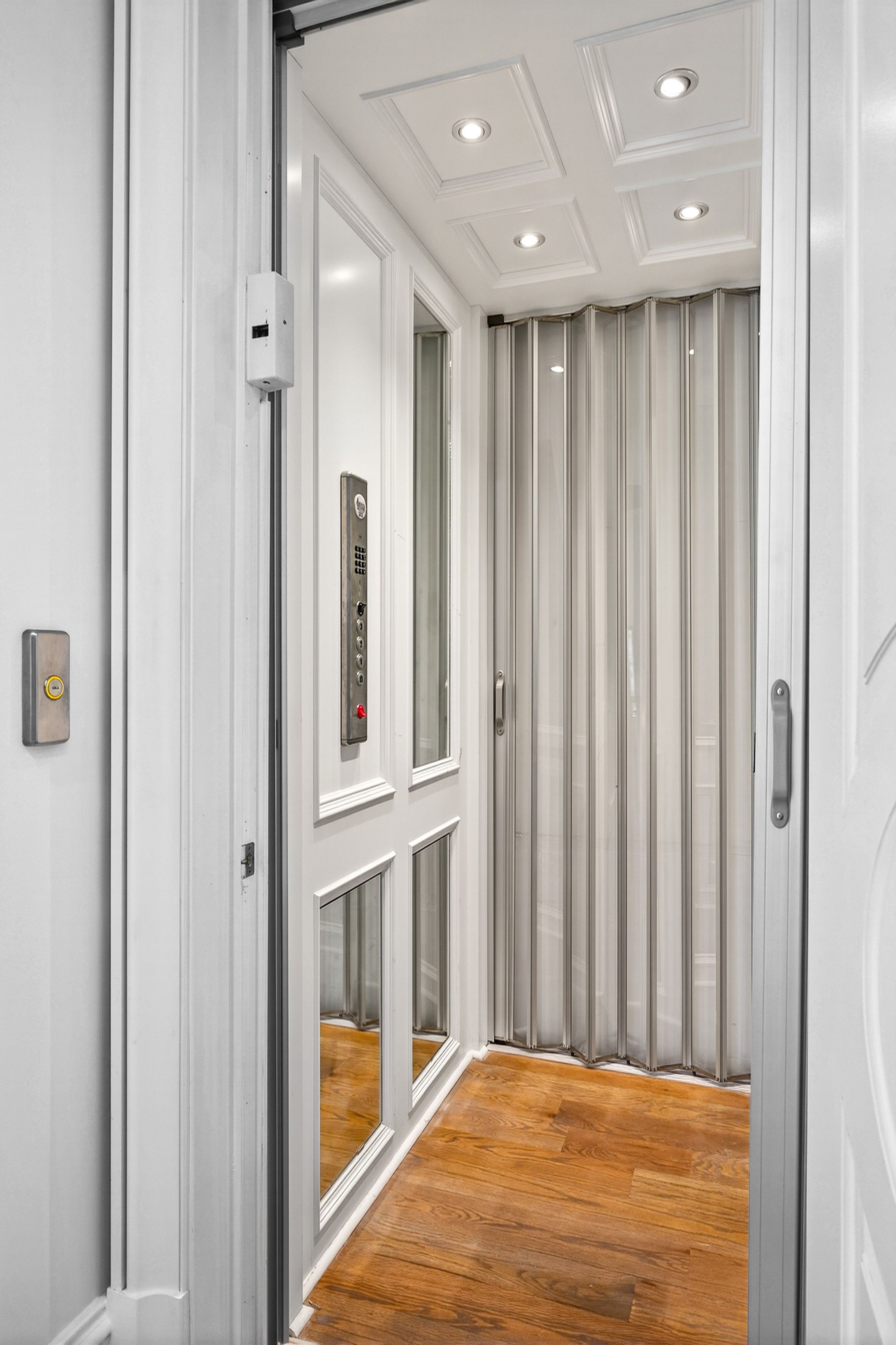  Exceptional Gated Estate with Resort-caliber Grounds - 物件實景