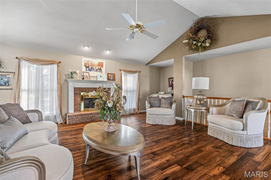 Farmington, Missouri, 63640, United States, 3 Bedrooms Bedrooms, ,3 BathroomsBathrooms,Residential,For Sale,1942281