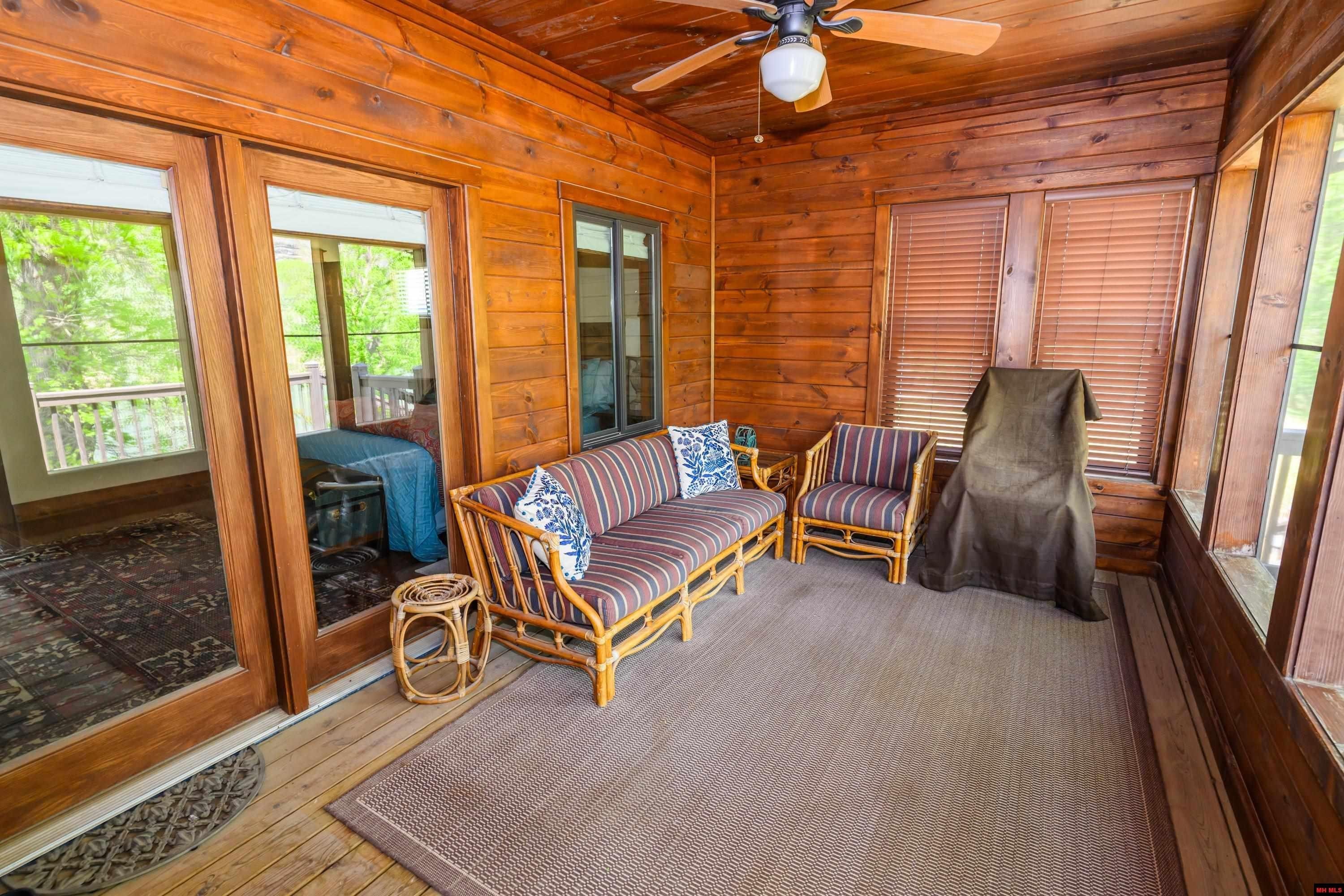 Norfork, Arkansas, 72658, United States, 3 Bedrooms Bedrooms, ,3 BathroomsBathrooms,Residential,For Sale,1921942