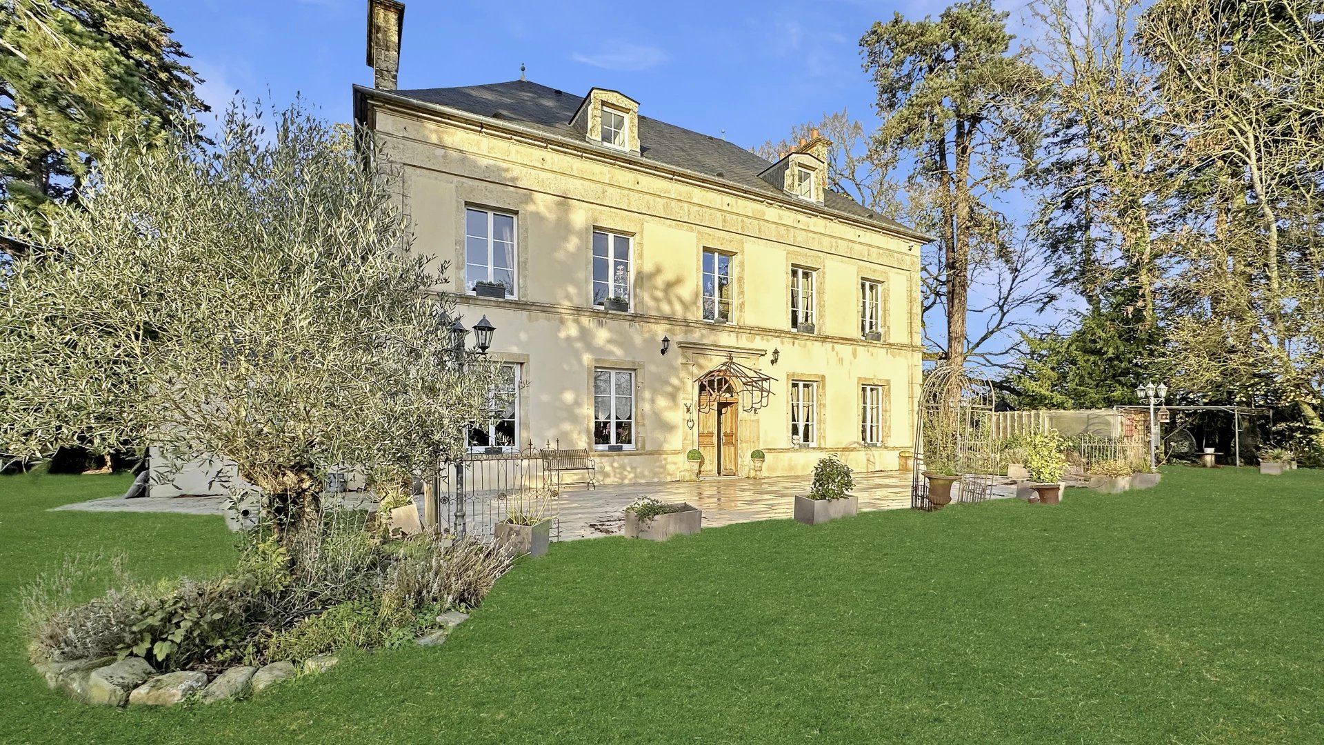 Falaise, Normandy, 14700, FR, 7 Bedrooms Bedrooms, ,5 BathroomsBathrooms,Residential,For Sale,2000549