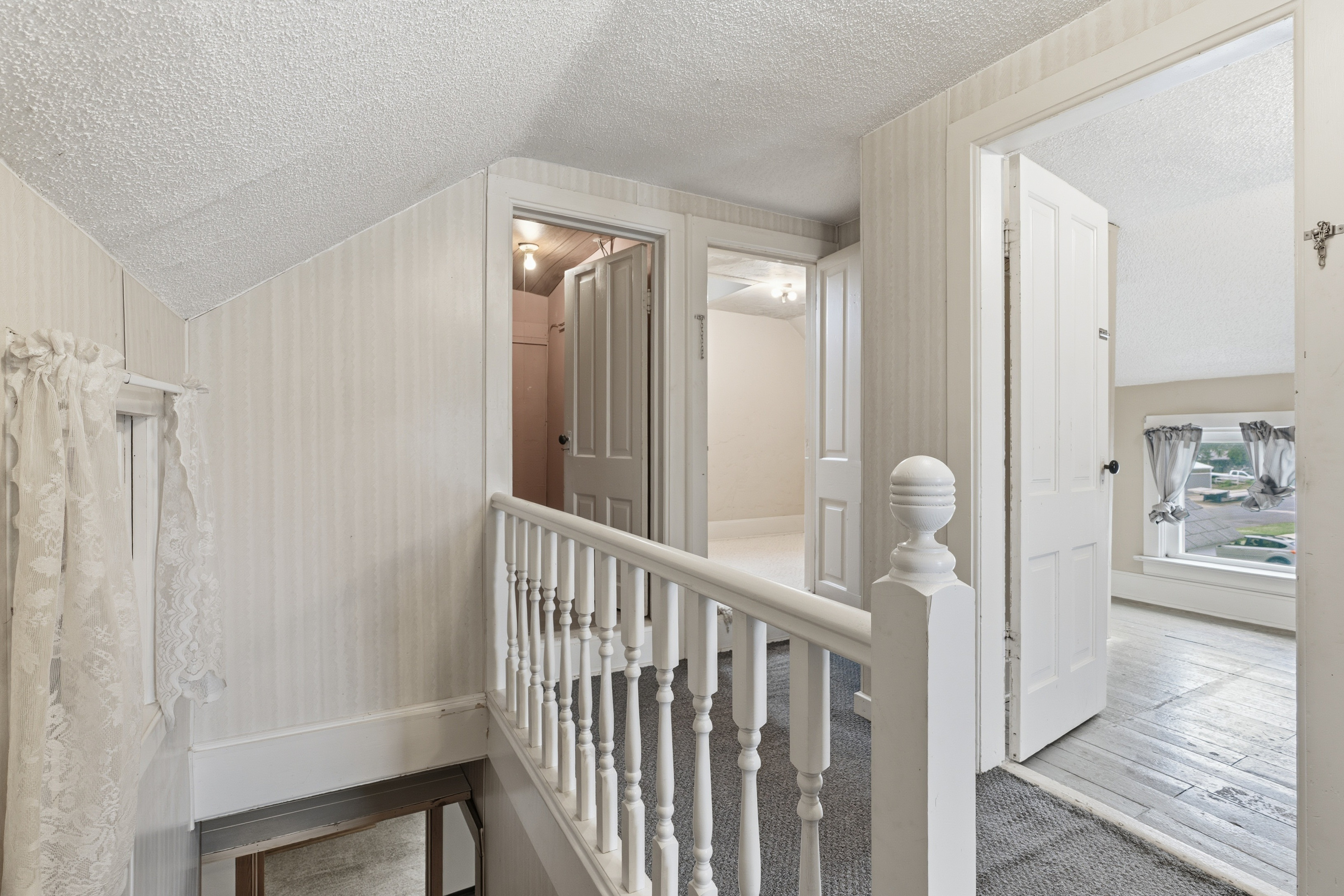  Charming Corner Lot Living in the Heart of Elgin - 物件實景