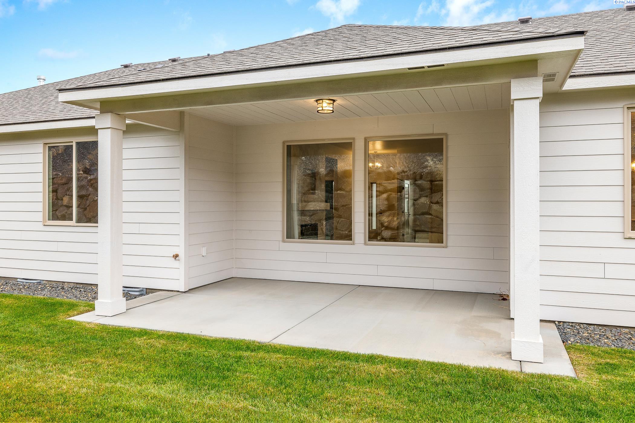 Kennewick, Washington, 99338, United States, 4 Bedrooms Bedrooms, ,2 BathroomsBathrooms,Residential,For Sale,1987872