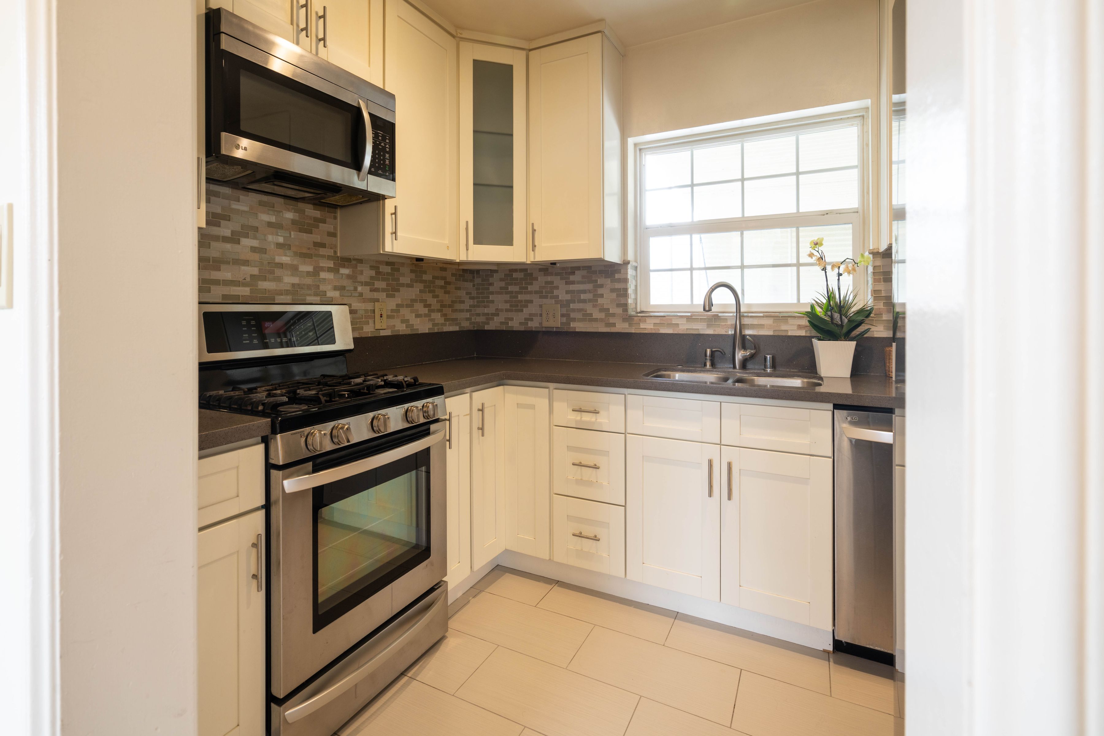  2944 Mayfield Avenue - 物件實景