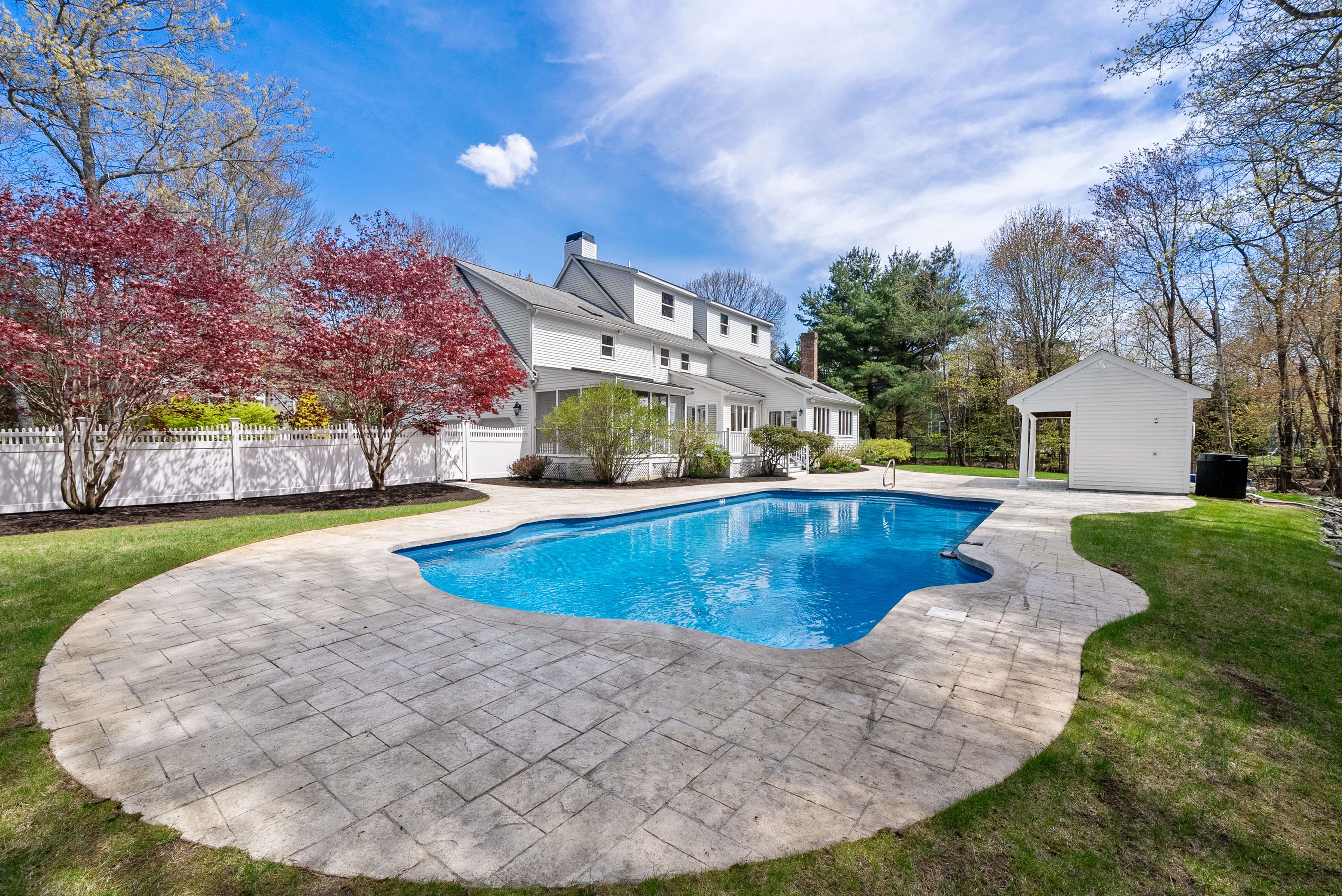  16 Foxhunt Trail, Walpole, MA, 02181 - 物件實景