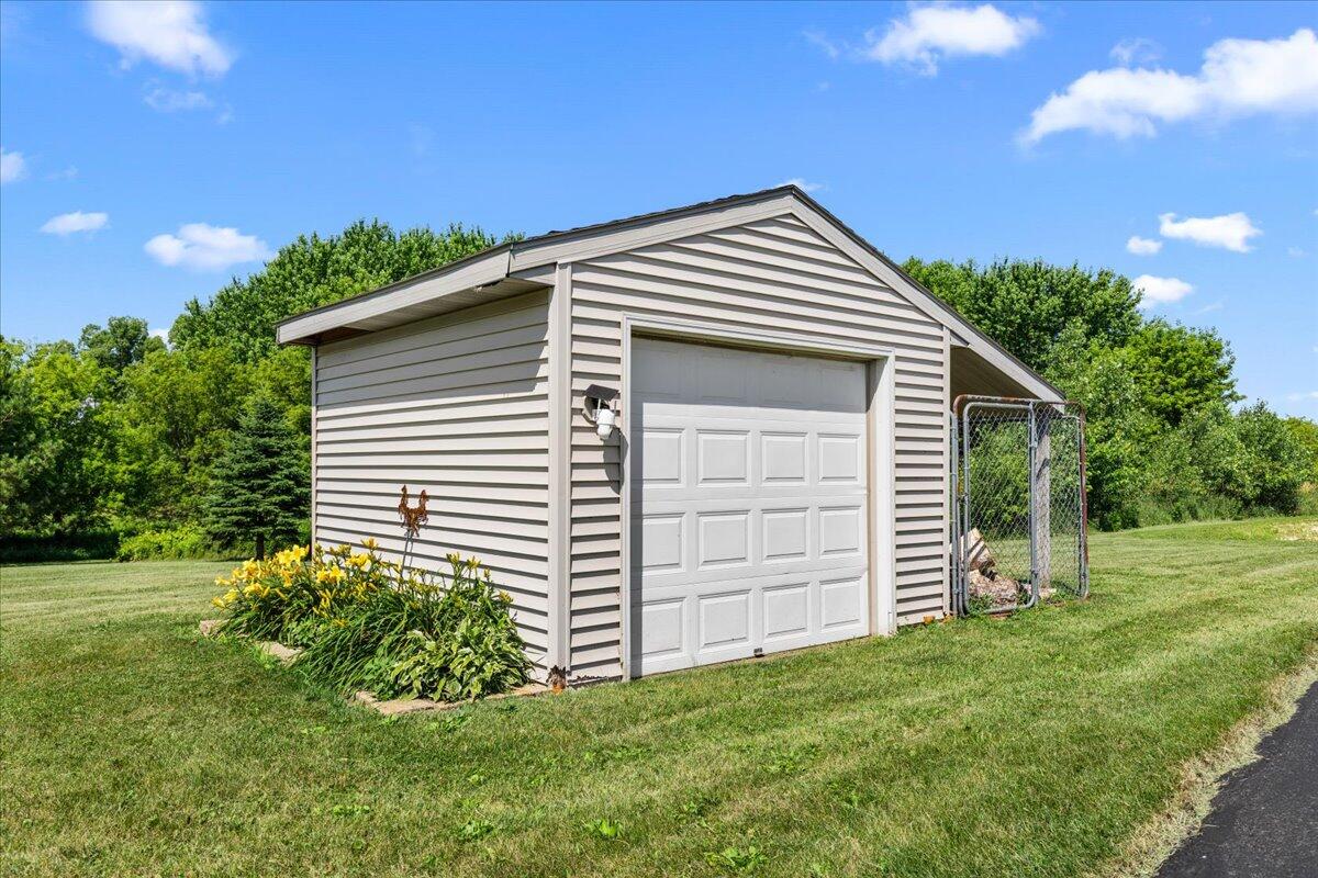 Hubbard, Wisconsin, 53035, United States, 4 Bedrooms Bedrooms, ,4 BathroomsBathrooms,Residential,For Sale,1885428