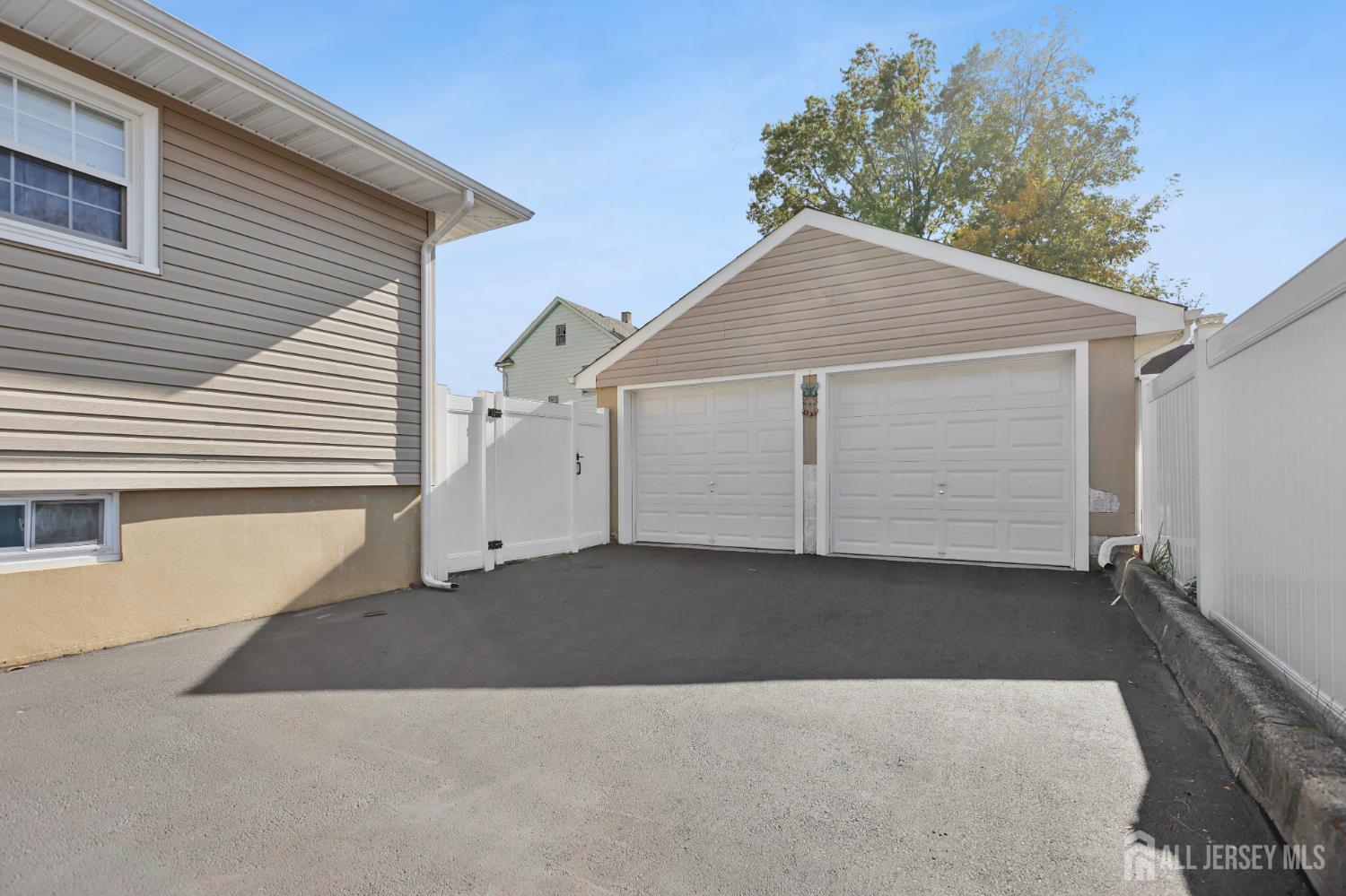 Woodbridge Proper, New Jersey, 07095, United States, 3 Bedrooms Bedrooms, ,2 BathroomsBathrooms,Residential,For Sale,1969117