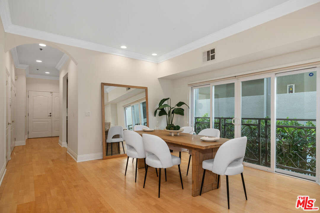 Los Angeles, California, 90049, United States, 3 Bedrooms Bedrooms, ,3 BathroomsBathrooms,Residential,For Sale,1876158