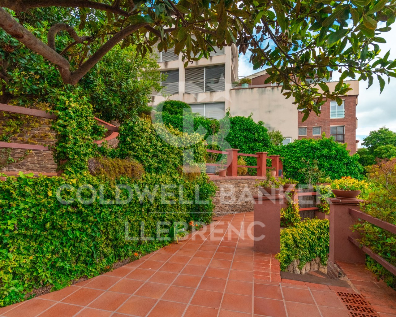 Barcelona, Catalonia, ES, 4 Bedrooms Bedrooms, ,3 BathroomsBathrooms,Residential,For Sale,1827300