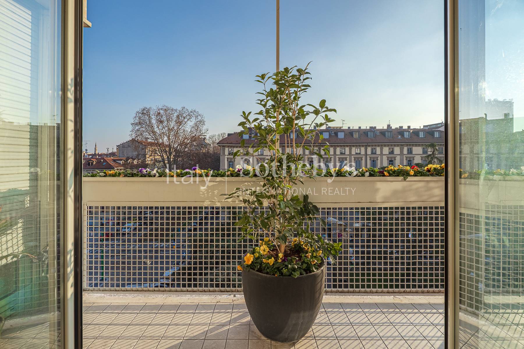  Light-filled residence in the city’s vibrant core - 物件實景