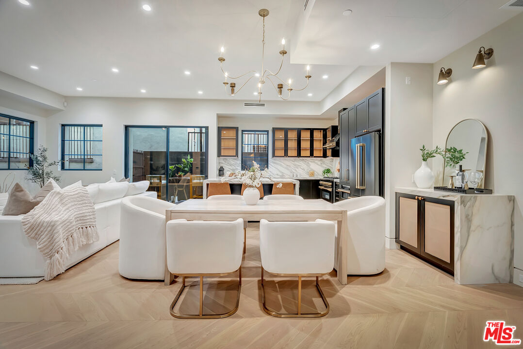 West Hollywood, California, 90069, United States, 3 Bedrooms Bedrooms, ,3 BathroomsBathrooms,Residential,For Sale,1999893