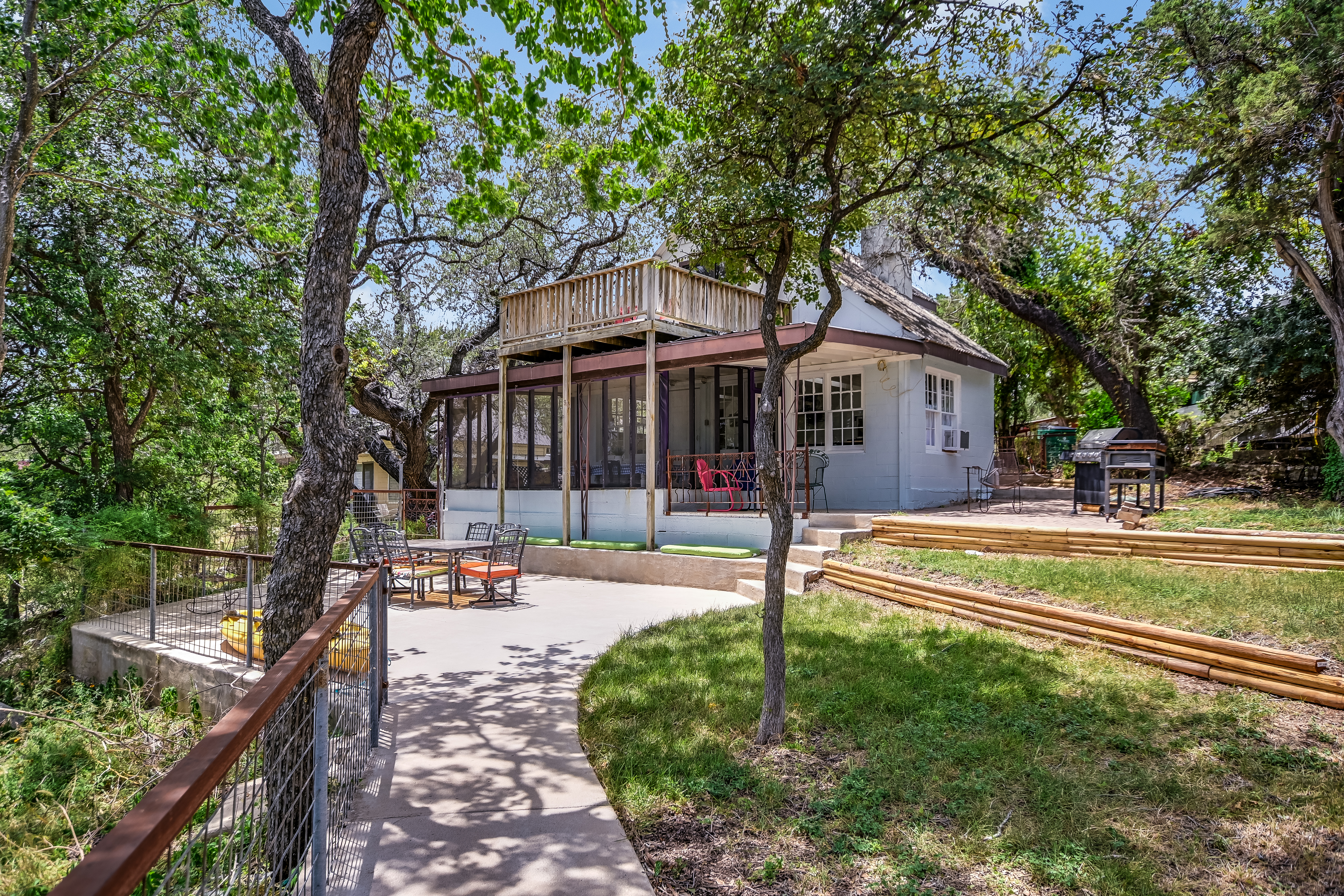  JUST LISTED - Charming lakefront retreat on Lake Travis - 物件實景