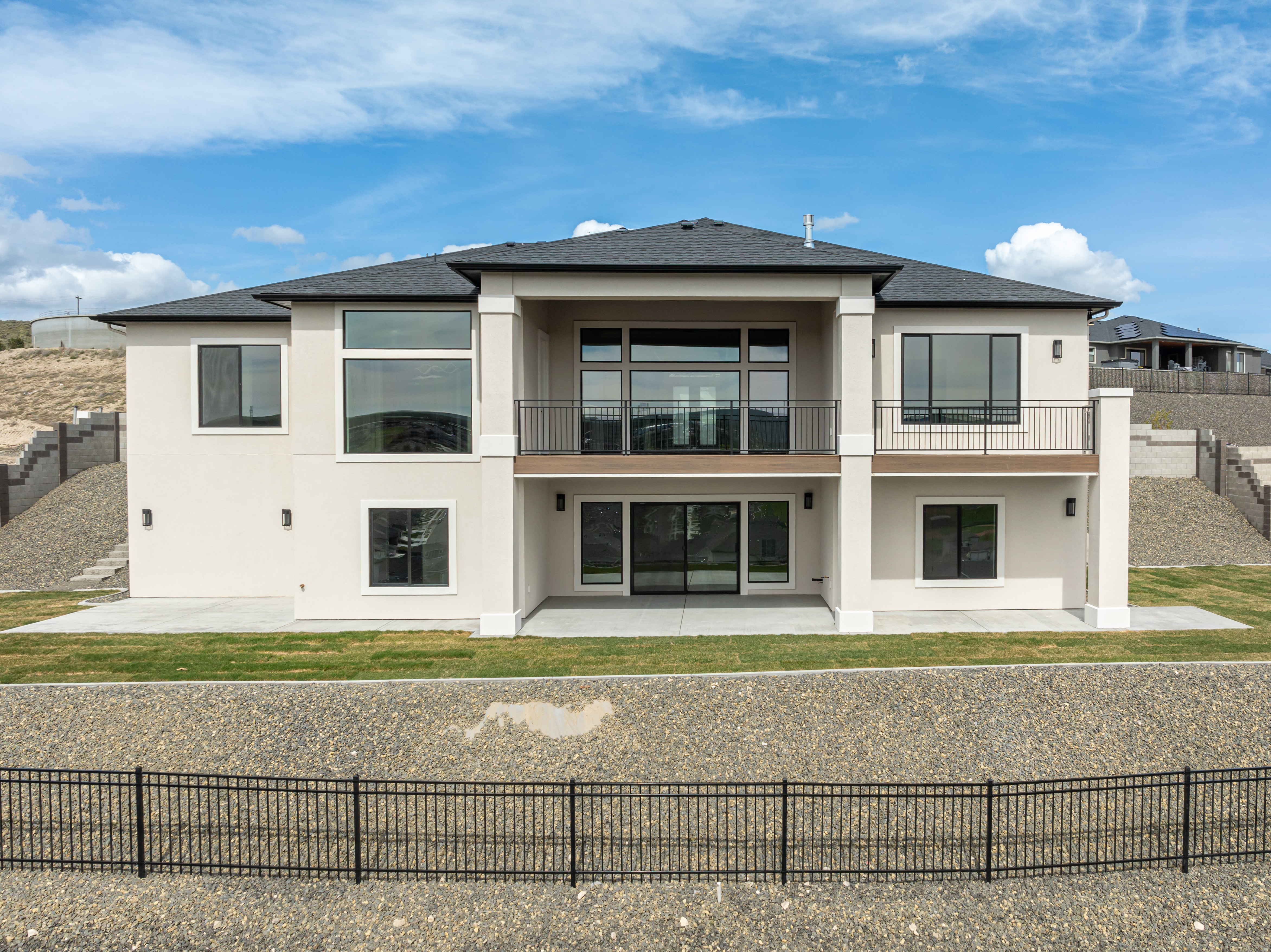  Discover This Stunning Resale Prodigy Homes Aria Basement Model - 物件實景