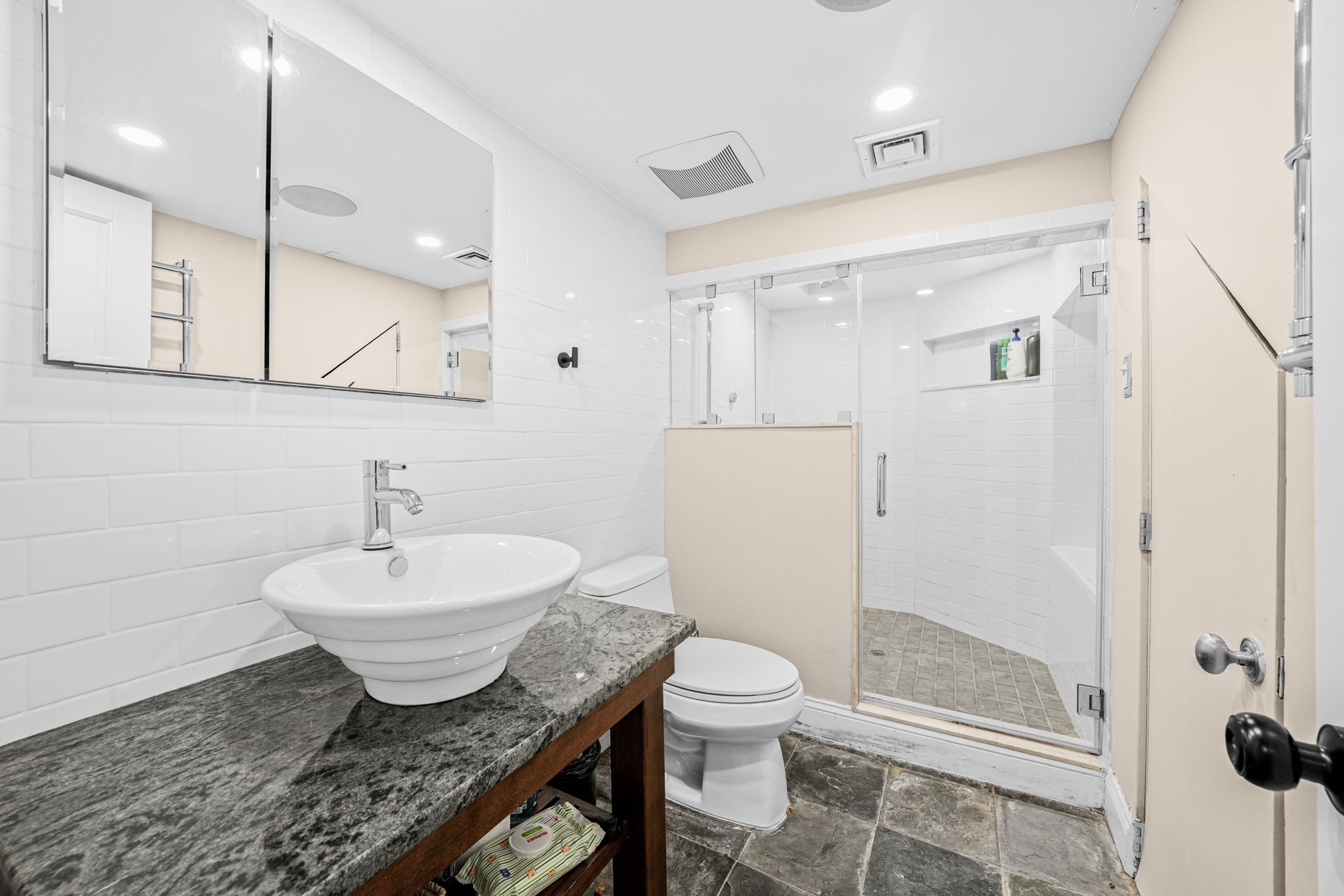 Caldwell Borough, New Jersey, 07006, United States, 3 Bedrooms Bedrooms, ,4 BathroomsBathrooms,Residential,For Sale,1982929