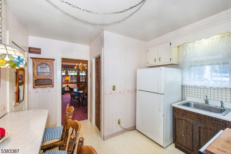 Verona Twp., New Jersey, 07044, United States, 3 Bedrooms Bedrooms, ,2 BathroomsBathrooms,Residential,For Sale,1961647