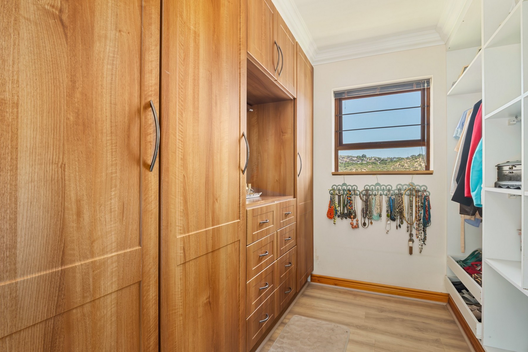  Stunning low-maintenance family home - 物件實景