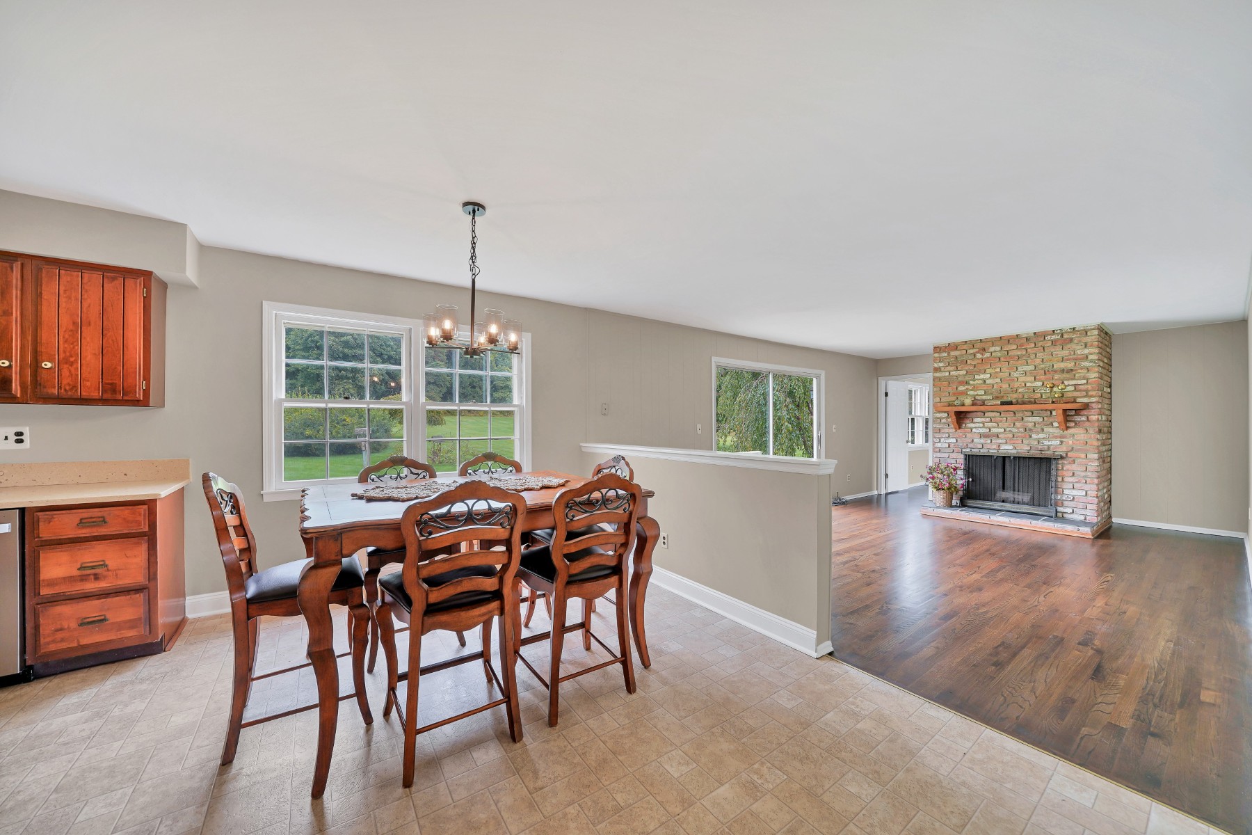  Beautifully Maintained Colonial with Expansive Backyard - 物件實景