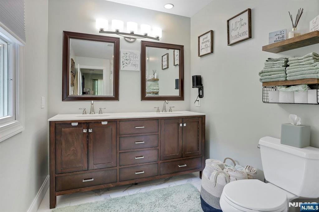 Old Tappan, New Jersey, 07675, United States, 4 Bedrooms Bedrooms, ,3 BathroomsBathrooms,Residential,For Sale,1906748