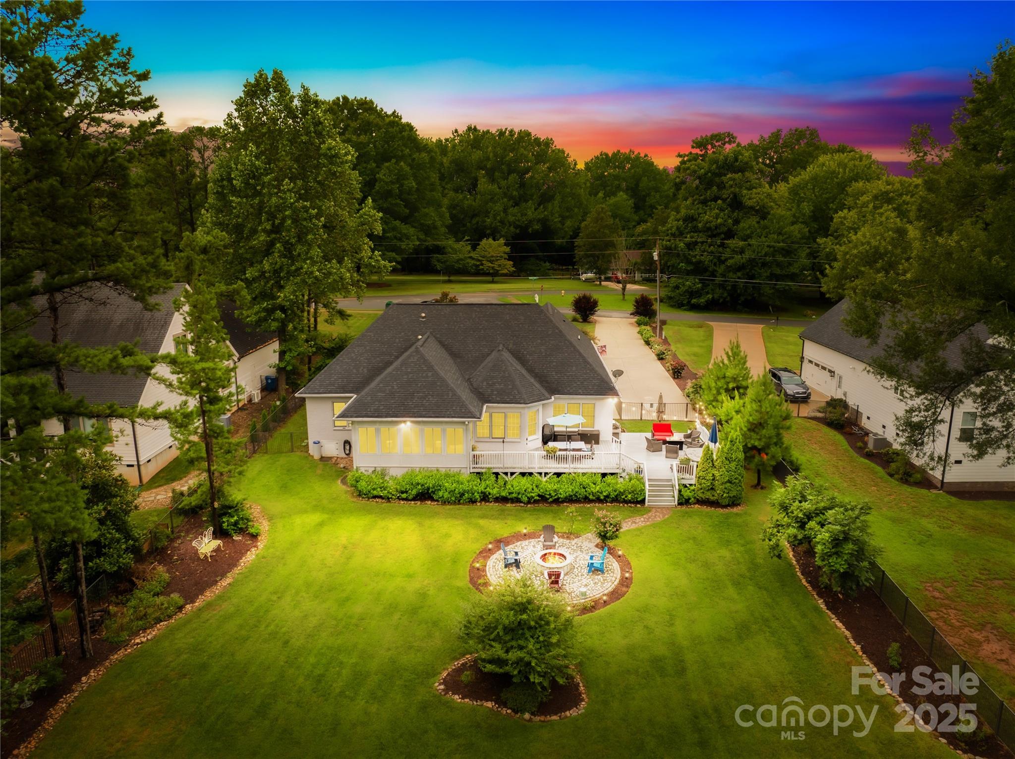 Cornelius, North Carolina, 28031, United States, 3 Bedrooms Bedrooms, ,3 BathroomsBathrooms,Residential,For Sale,1981519