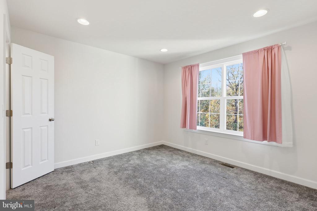 Fredericksburg, Virginia, 22405, United States, 5 Bedrooms Bedrooms, ,3 BathroomsBathrooms,Residential,For Sale,1987075