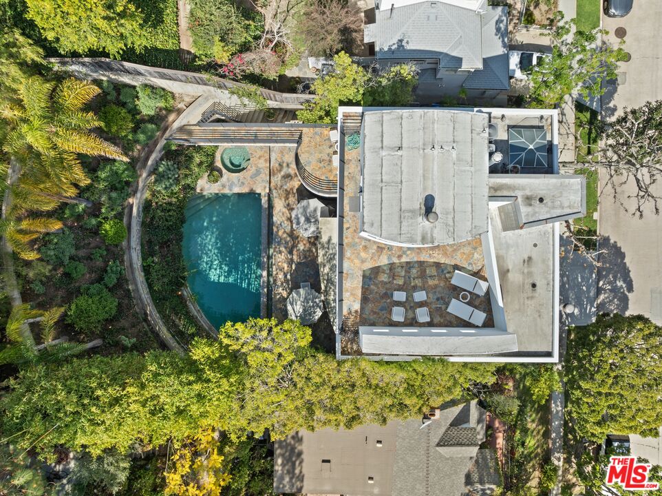Los Angeles, California, 90049, United States, 4 Bedrooms Bedrooms, ,5 BathroomsBathrooms,Residential,For Sale,1882752
