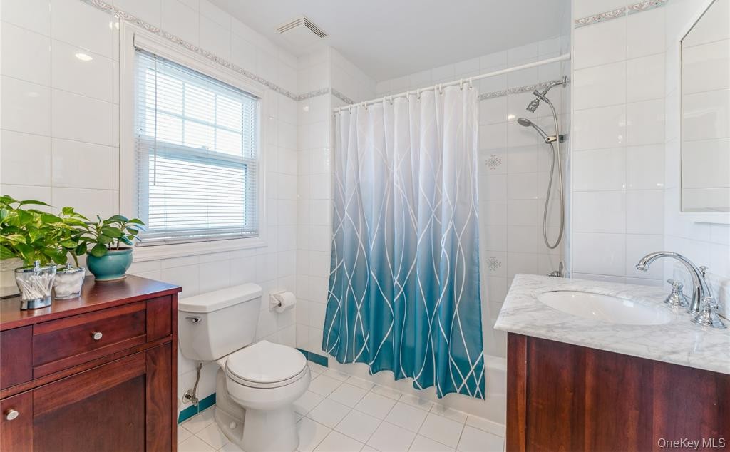 Floral Park, New York, 11001, United States, 3 Bedrooms Bedrooms, ,2 BathroomsBathrooms,Residential,For Sale,1928051