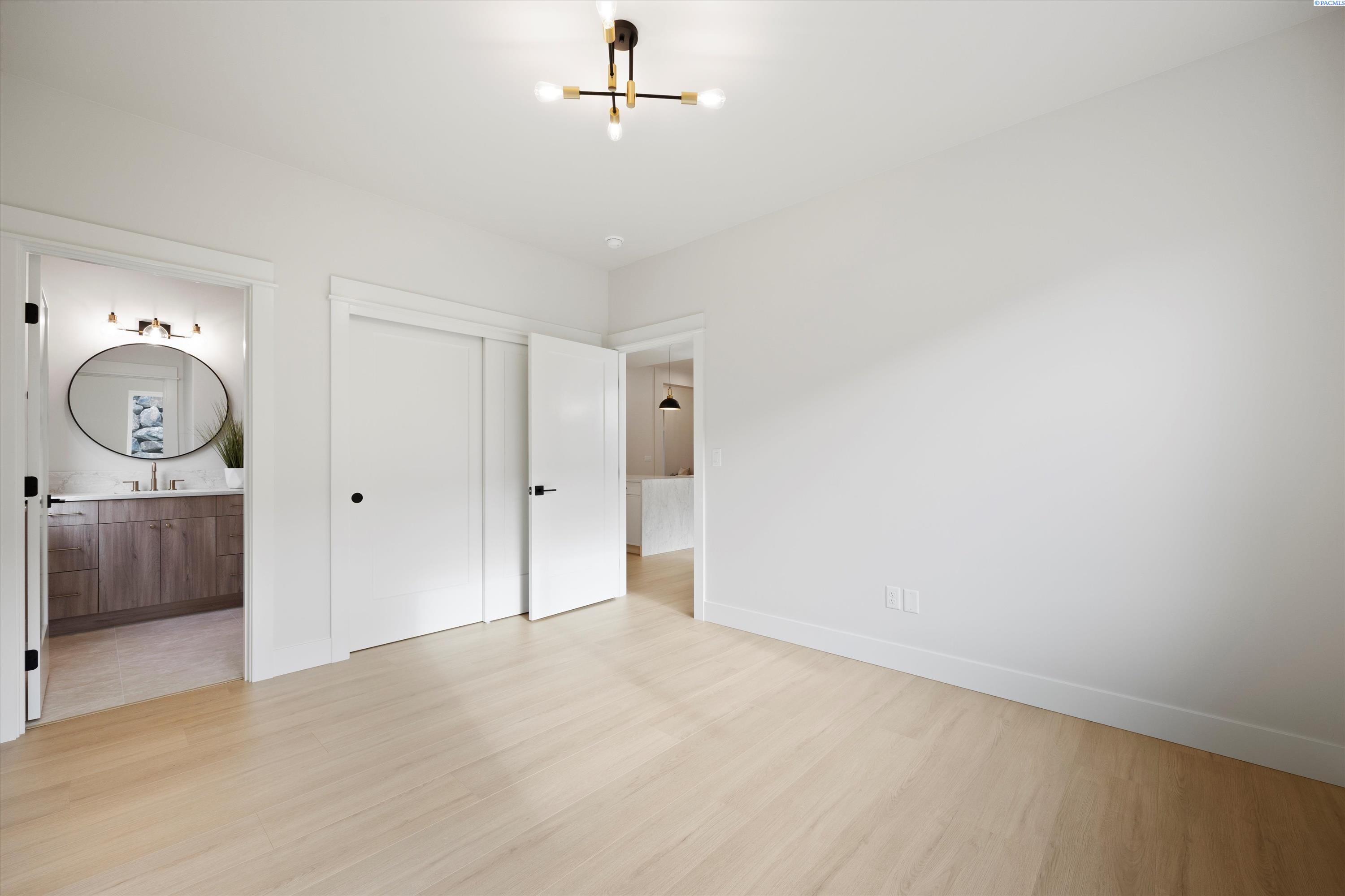 Richland, Washington, 99352, United States, 4 Bedrooms Bedrooms, ,3 BathroomsBathrooms,Residential,For Sale,1991503