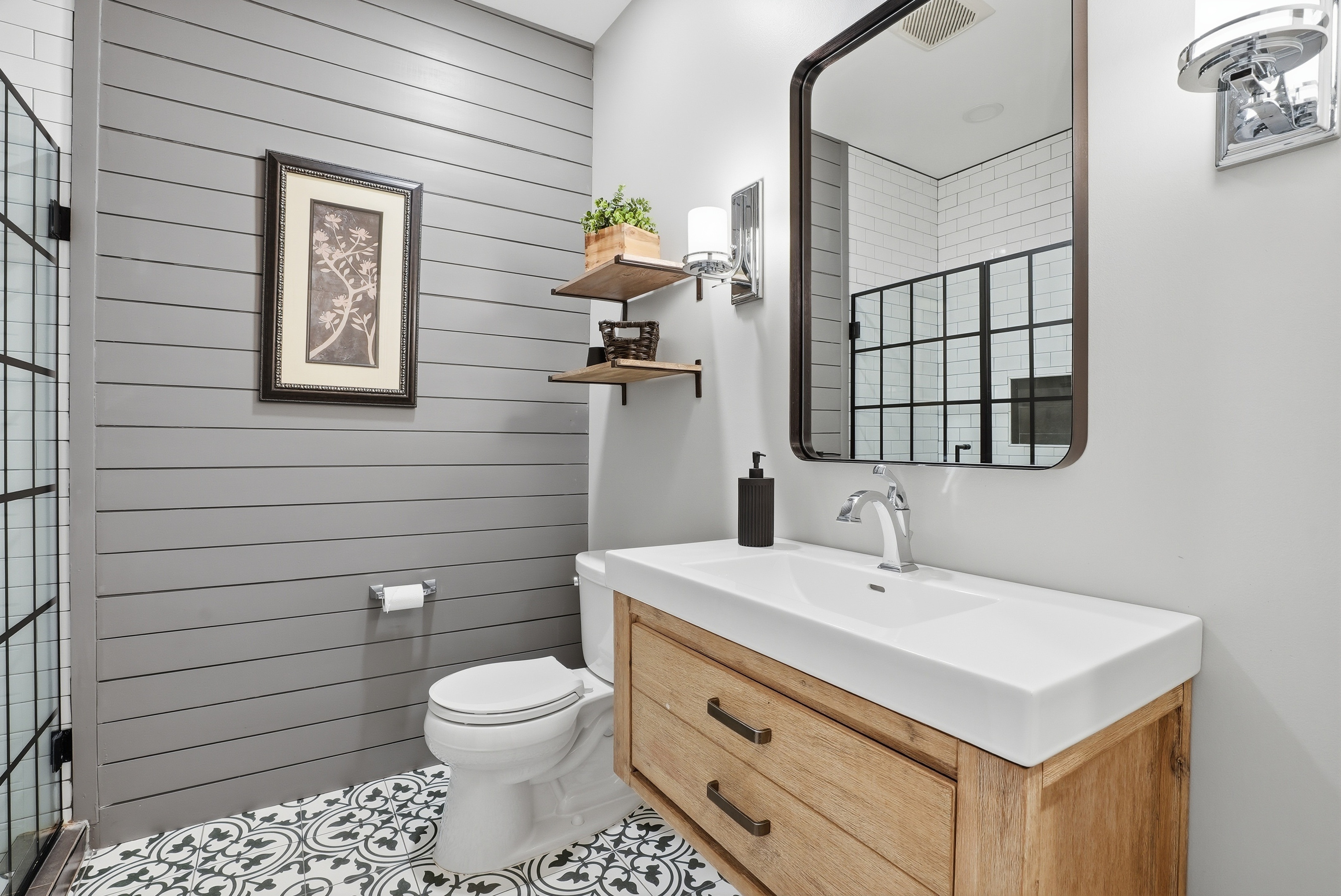  The Crown Jewel of Tall Grass: Waterfront Privacy Meets the Ultimate Layout - 物件實景