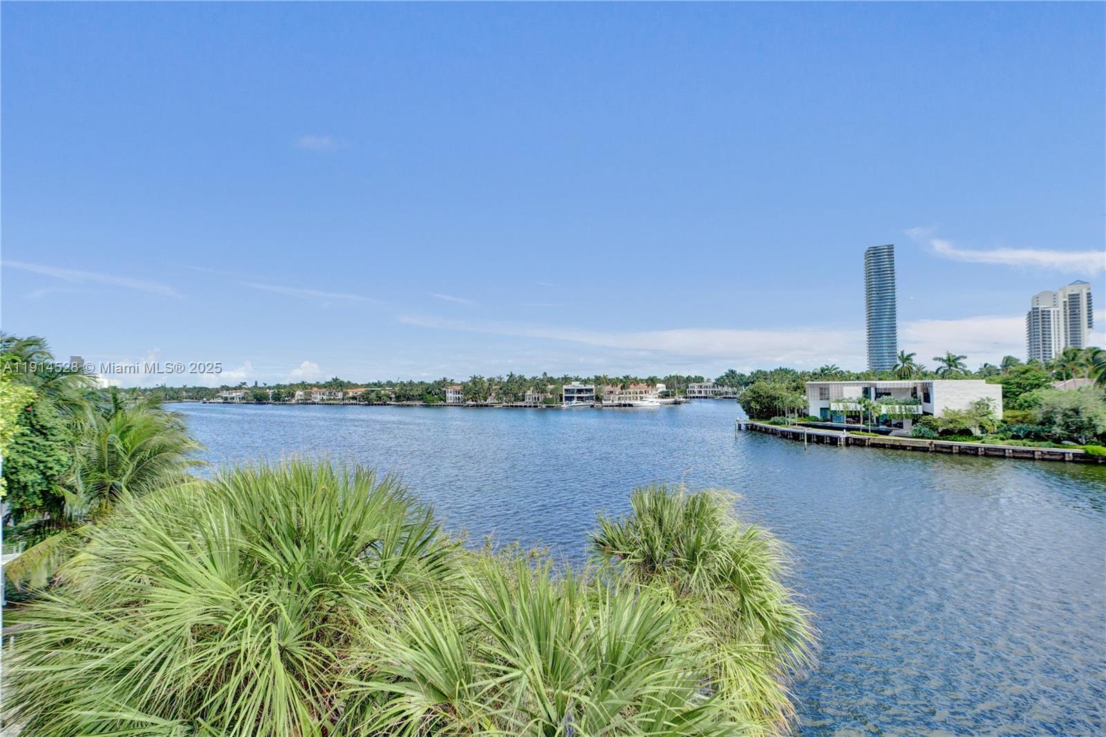 Aventura, Florida, 33180, United States, 2 Bedrooms Bedrooms, ,2 BathroomsBathrooms,Residential,For Sale,1994383