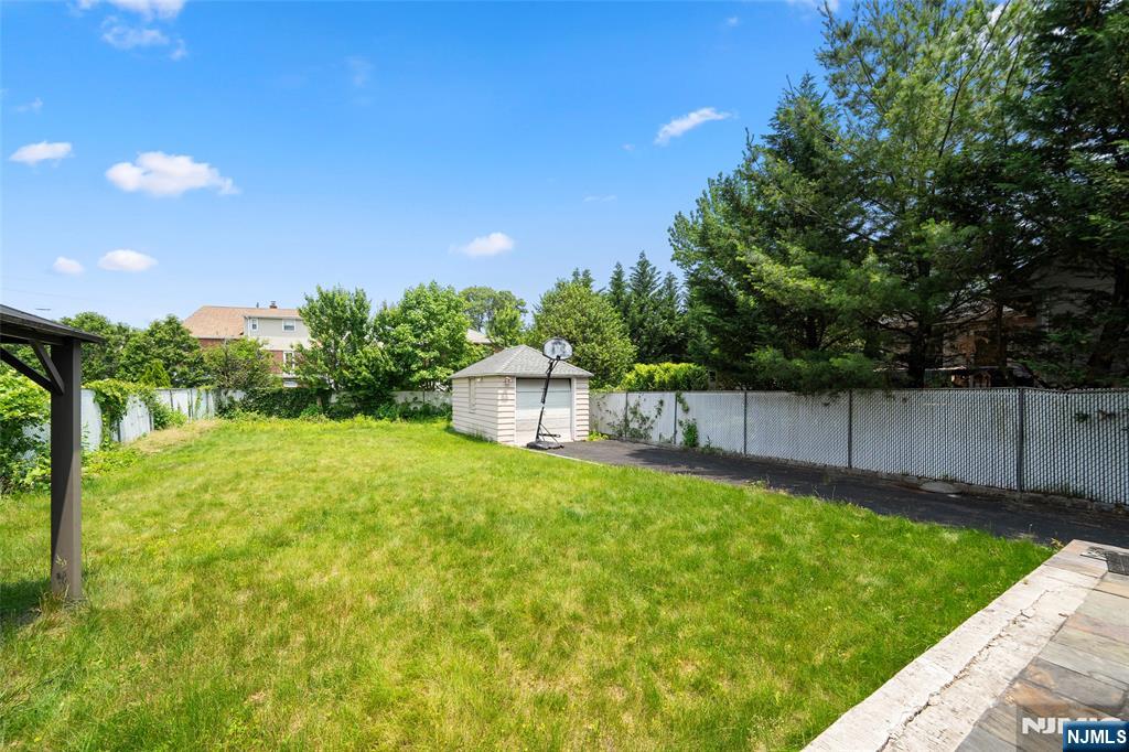 Fort Lee, New Jersey, 07024, United States, 4 Bedrooms Bedrooms, ,3 BathroomsBathrooms,Residential,For Sale,1850035