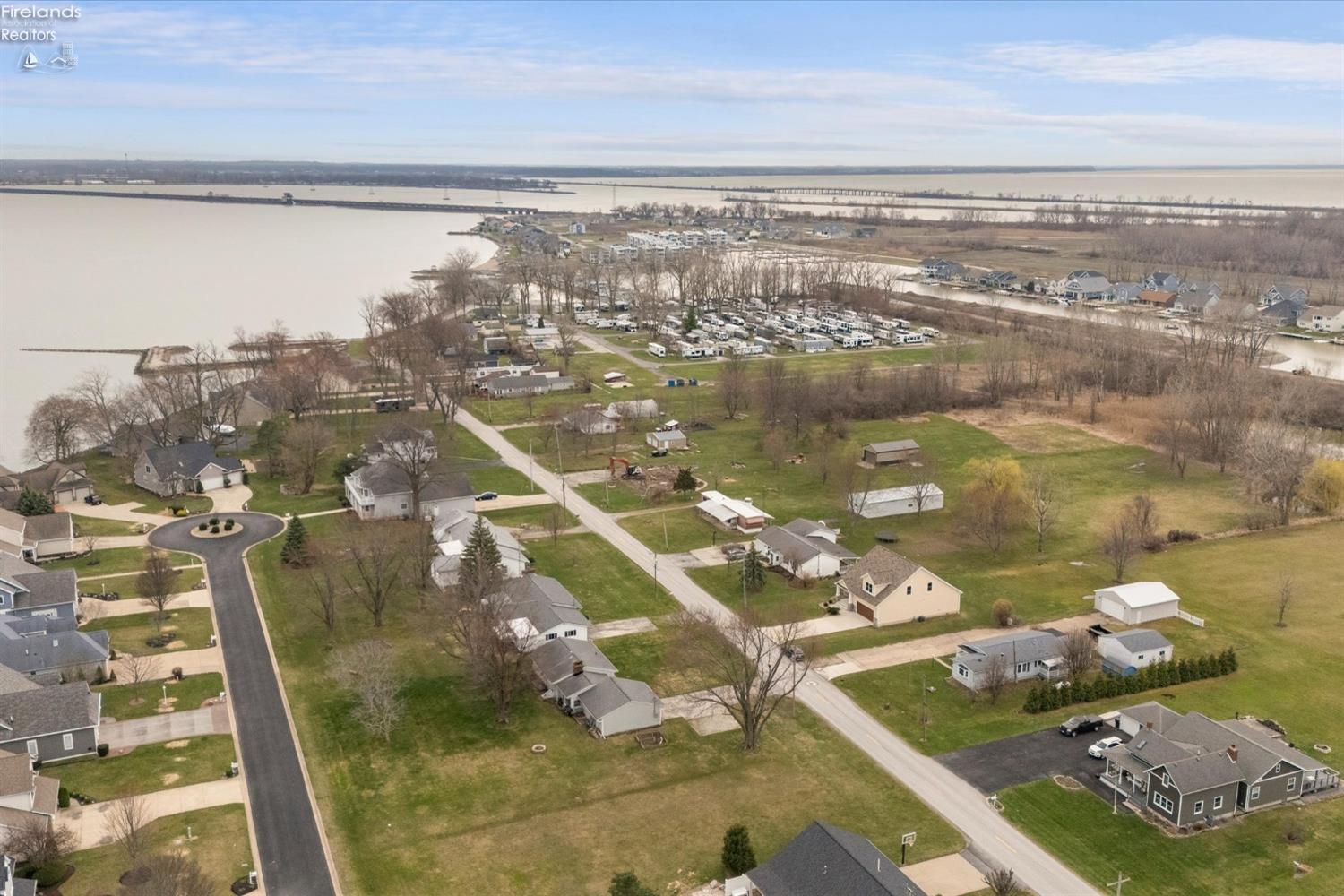 Marblehead, Ohio, 43440, United States, 4 Bedrooms Bedrooms, ,3 BathroomsBathrooms,Residential,For Sale,1921808