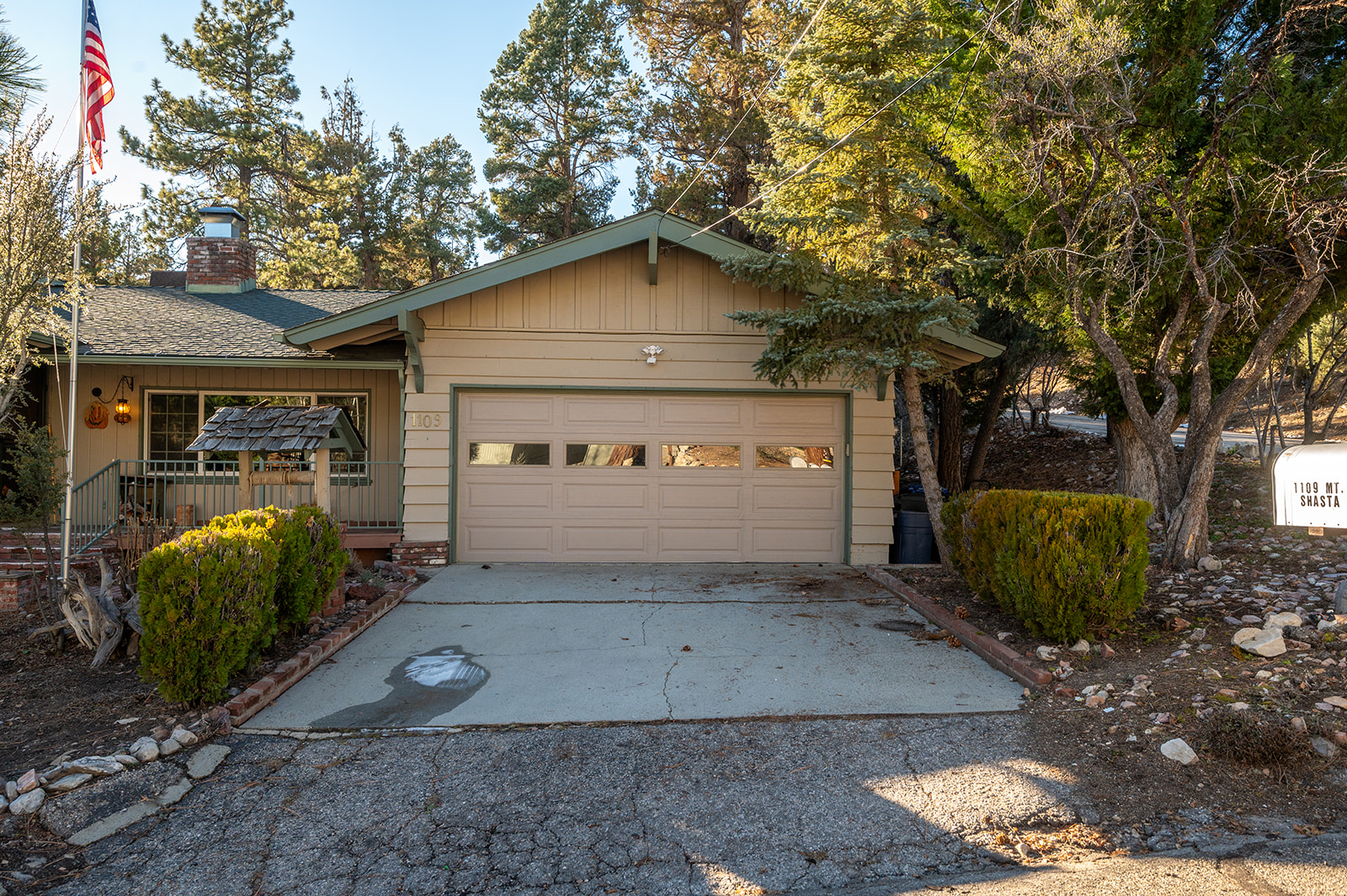 Big Bear City, California, 92314, United States, 4 Bedrooms Bedrooms, ,3 BathroomsBathrooms,Residential,For Sale,2000367