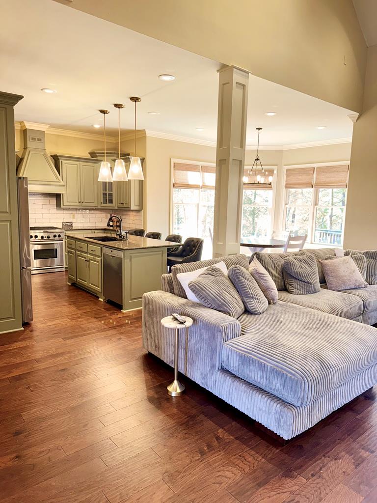 OXFORD, Mississippi, 38655, United States, 6 Bedrooms Bedrooms, ,4 BathroomsBathrooms,Residential,For Sale,1991856