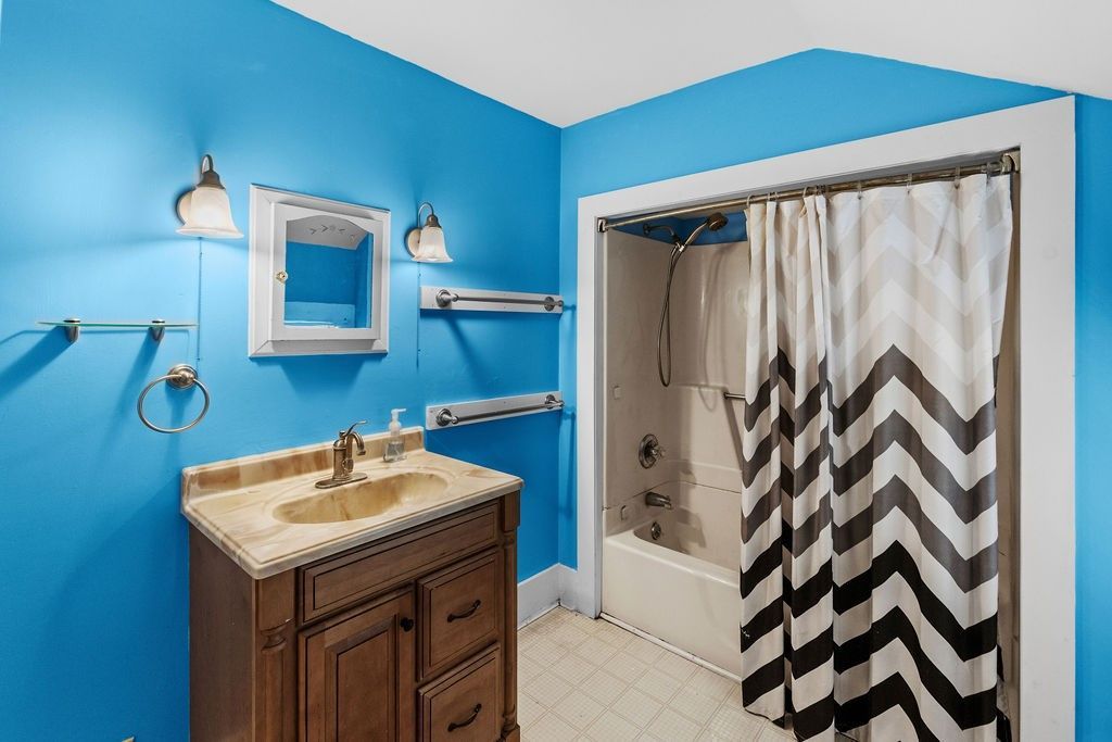 Delhi, New York, 13753, United States, 4 Bedrooms Bedrooms, ,2 BathroomsBathrooms,Residential,For Sale,1906001