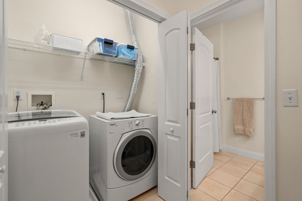 Boston, Massachusetts, 02128, United States, 3 Bedrooms Bedrooms, ,2 BathroomsBathrooms,Residential,For Sale,2002086