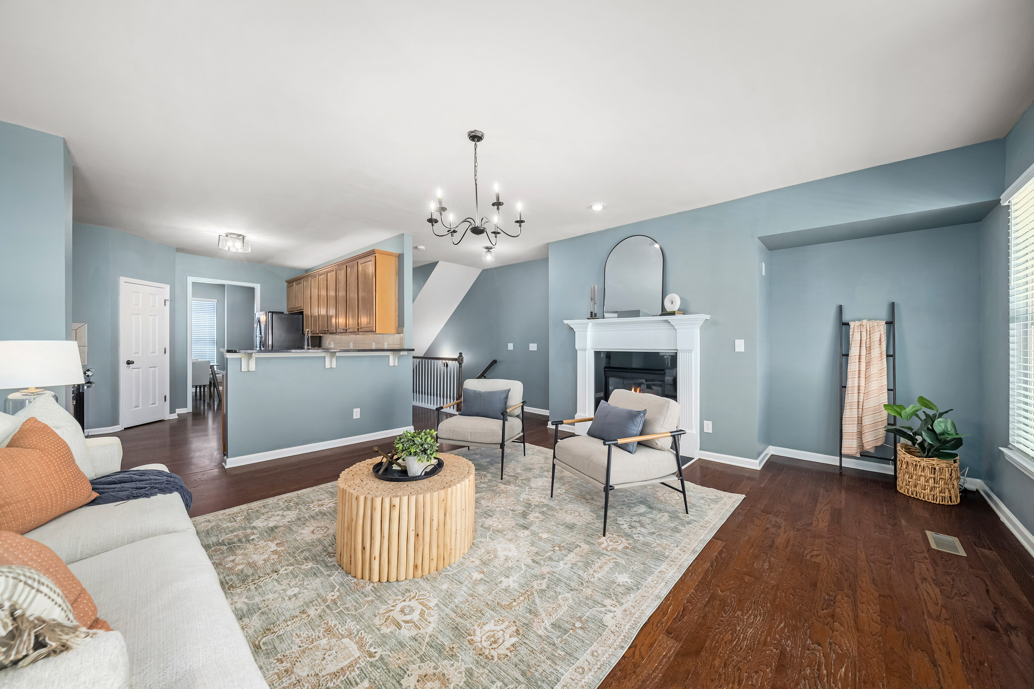  Beautifully Appointed End-Unit Townhome - 物件實景