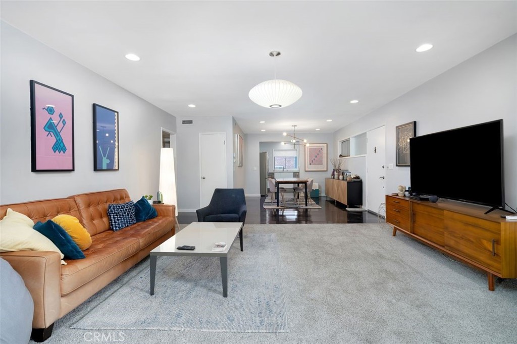 Pasadena, California, 91107, United States, 2 Bedrooms Bedrooms, ,2 BathroomsBathrooms,Residential,For Sale,1896014