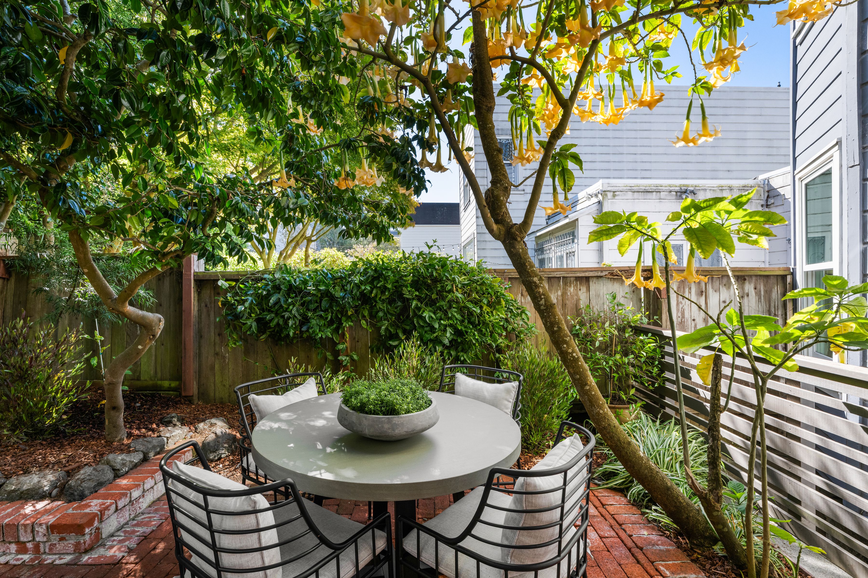  Updated Edwardian Condo w/Deeded Garden - 物件實景