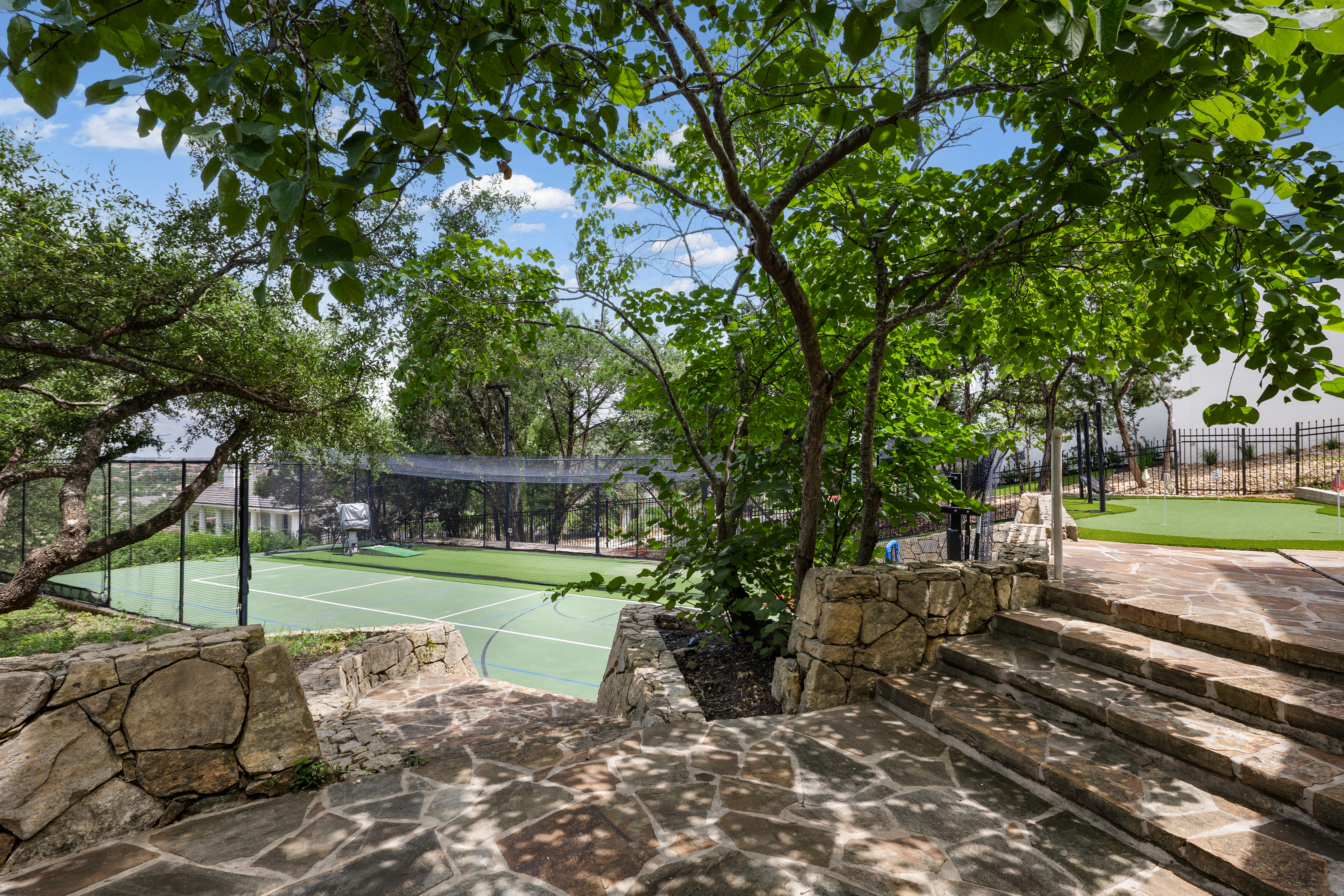  Luxury Living on Nearly an Acre in The Dominion - 物件實景