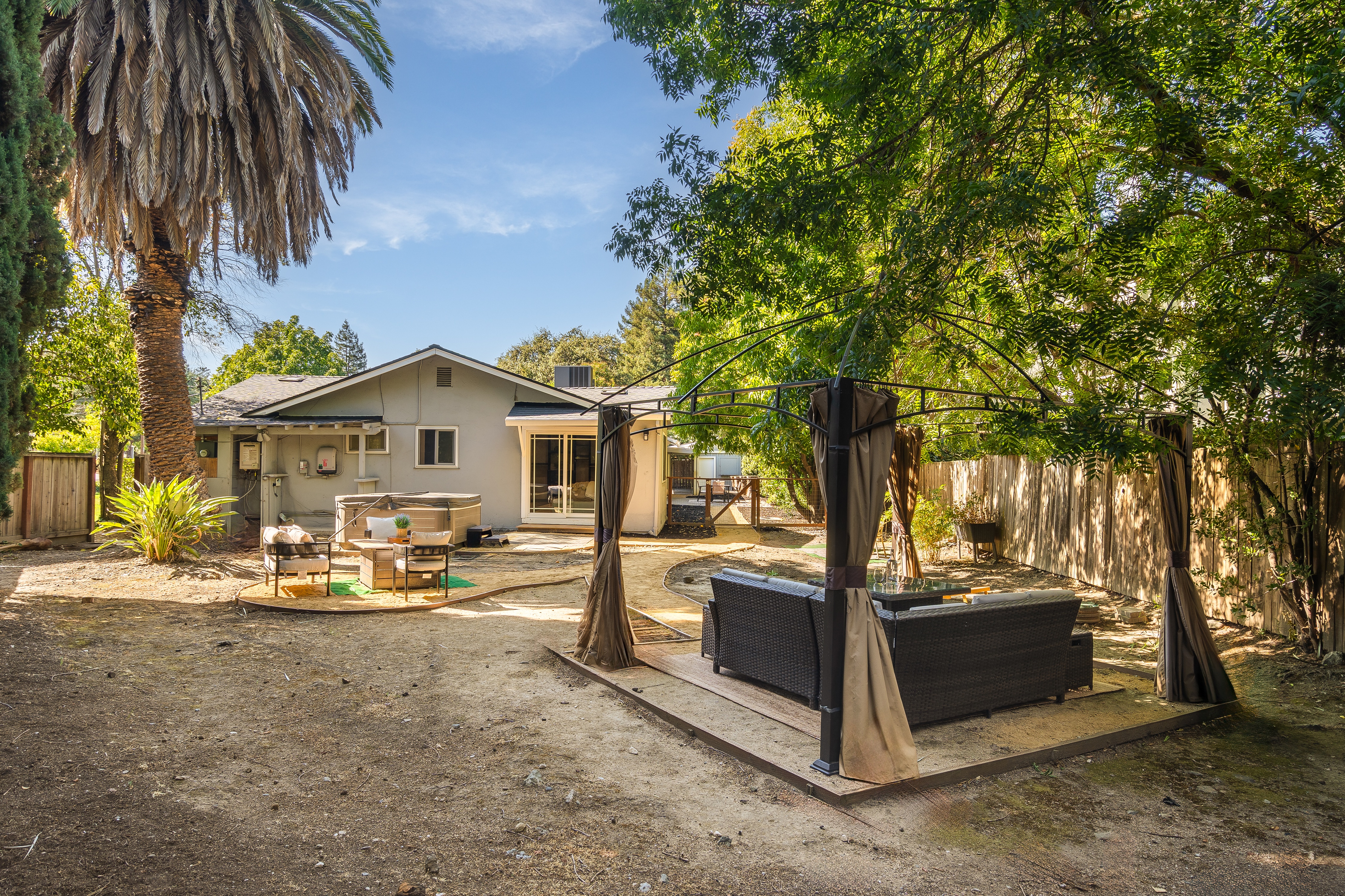 California Rancher with Privacy and Proximity - 物件實景