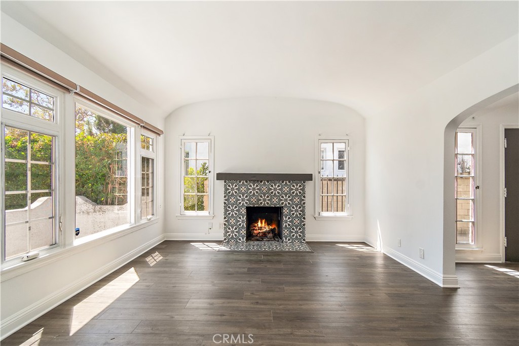 Los Angeles, California, 90019, United States, ,Residential,For Sale,1938250
