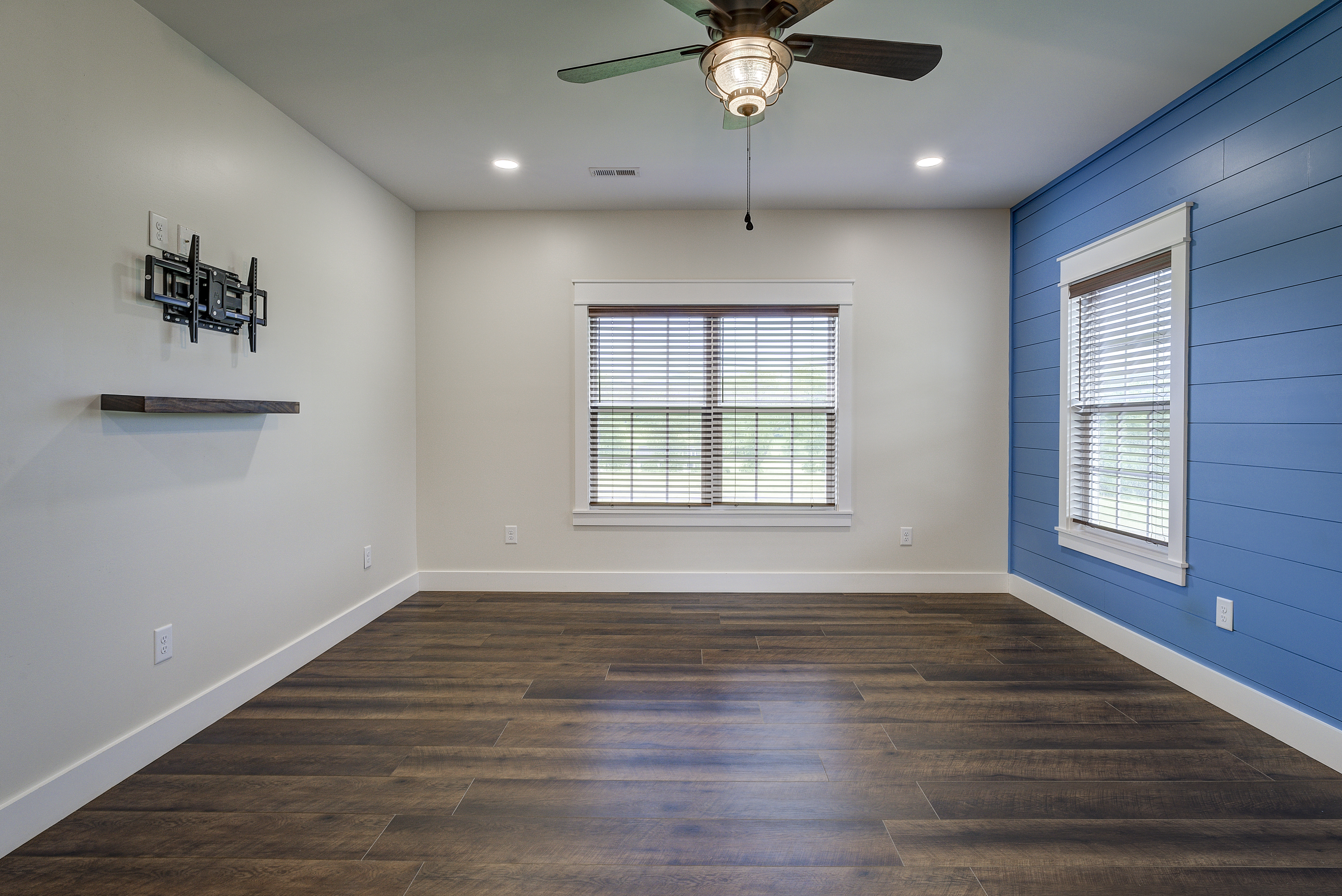 Jonesborough, Tennessee, 37659, United States, 3 Bedrooms Bedrooms, ,3 BathroomsBathrooms,Residential,For Sale,2000637