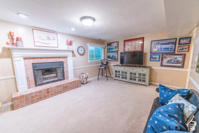 Sandy, Utah, 84092, United States, 6 Bedrooms Bedrooms, ,2 BathroomsBathrooms,Residential,For Sale,1849276