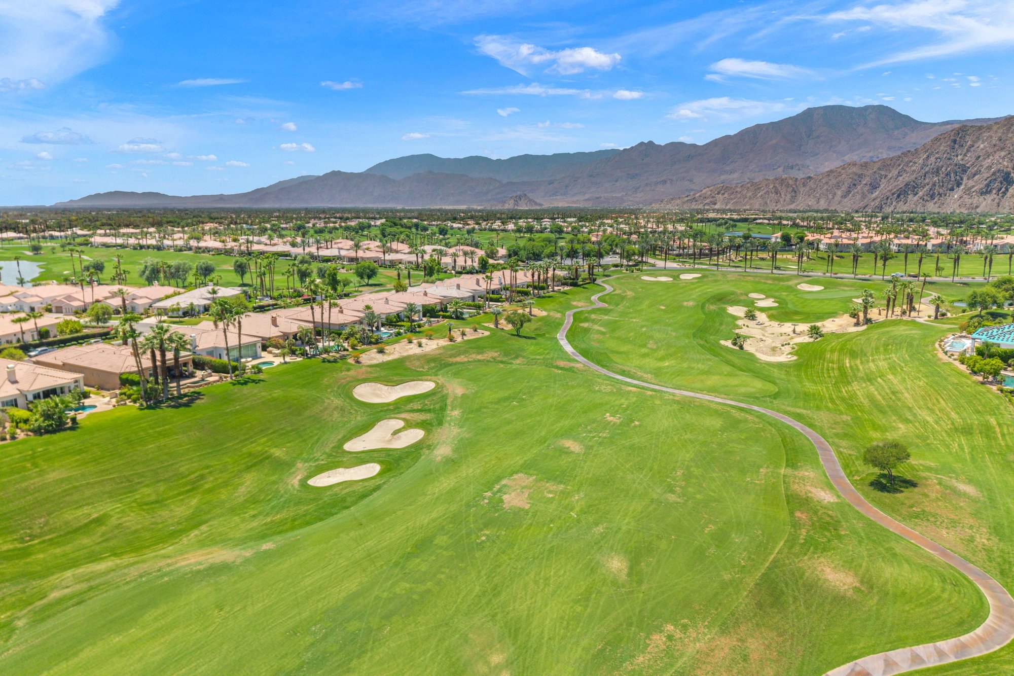  Golf Course Living With Designer Touches - 物件實景
