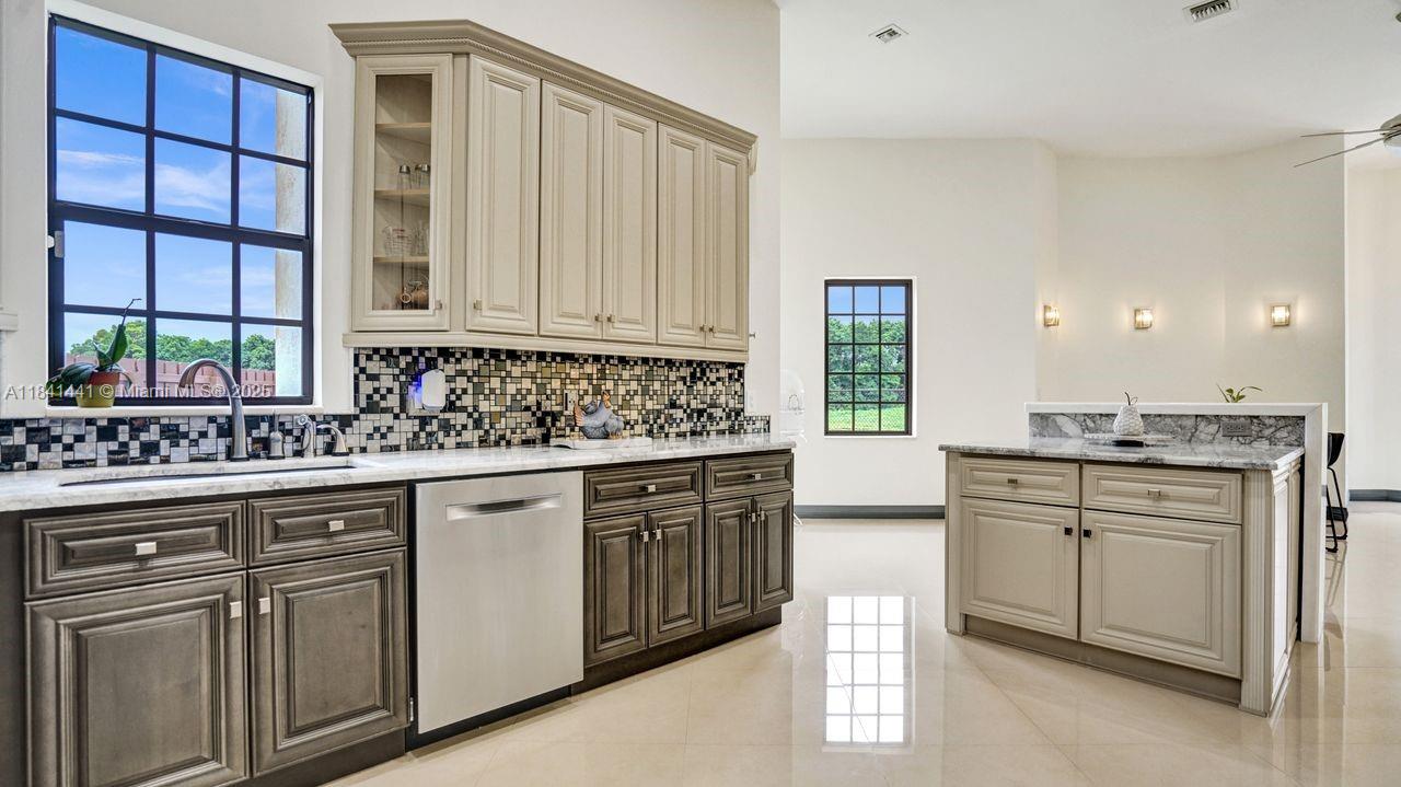 Davie, Florida, 33330, United States, 5 Bedrooms Bedrooms, ,5 BathroomsBathrooms,Residential,For Sale,1896833