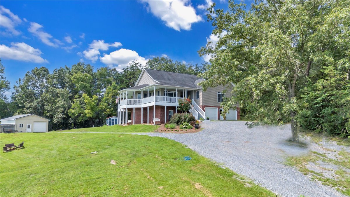 Buchanan, Virginia, 24066, United States, 5 Bedrooms Bedrooms, ,4 BathroomsBathrooms,Residential,For Sale,1900741