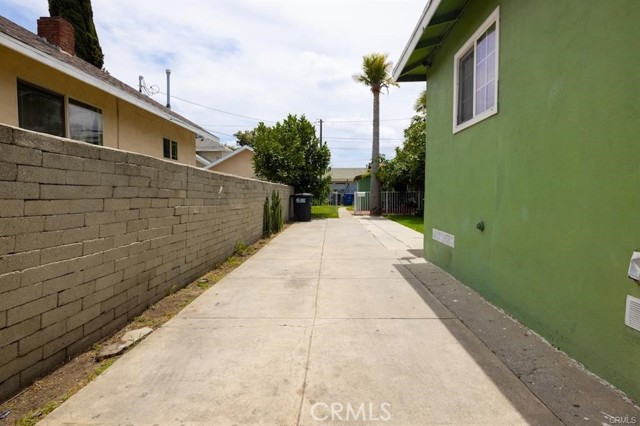 Huntington Park, California, 90255, United States, 4 Bedrooms Bedrooms, ,Residential,For Sale,1836286
