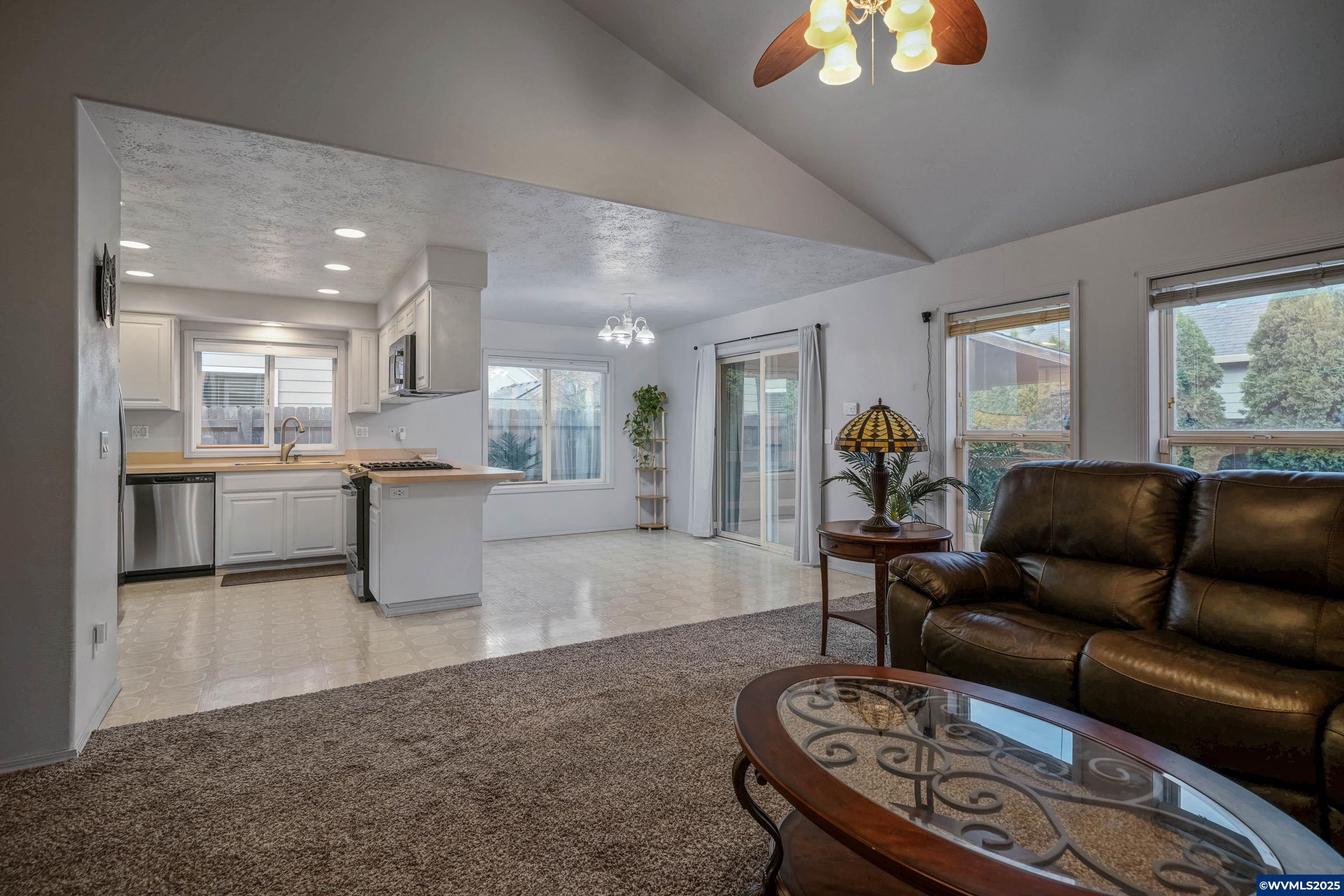 Keizer, Oregon, 97303, United States, 3 Bedrooms Bedrooms, ,2 BathroomsBathrooms,Residential,For Sale,1995738