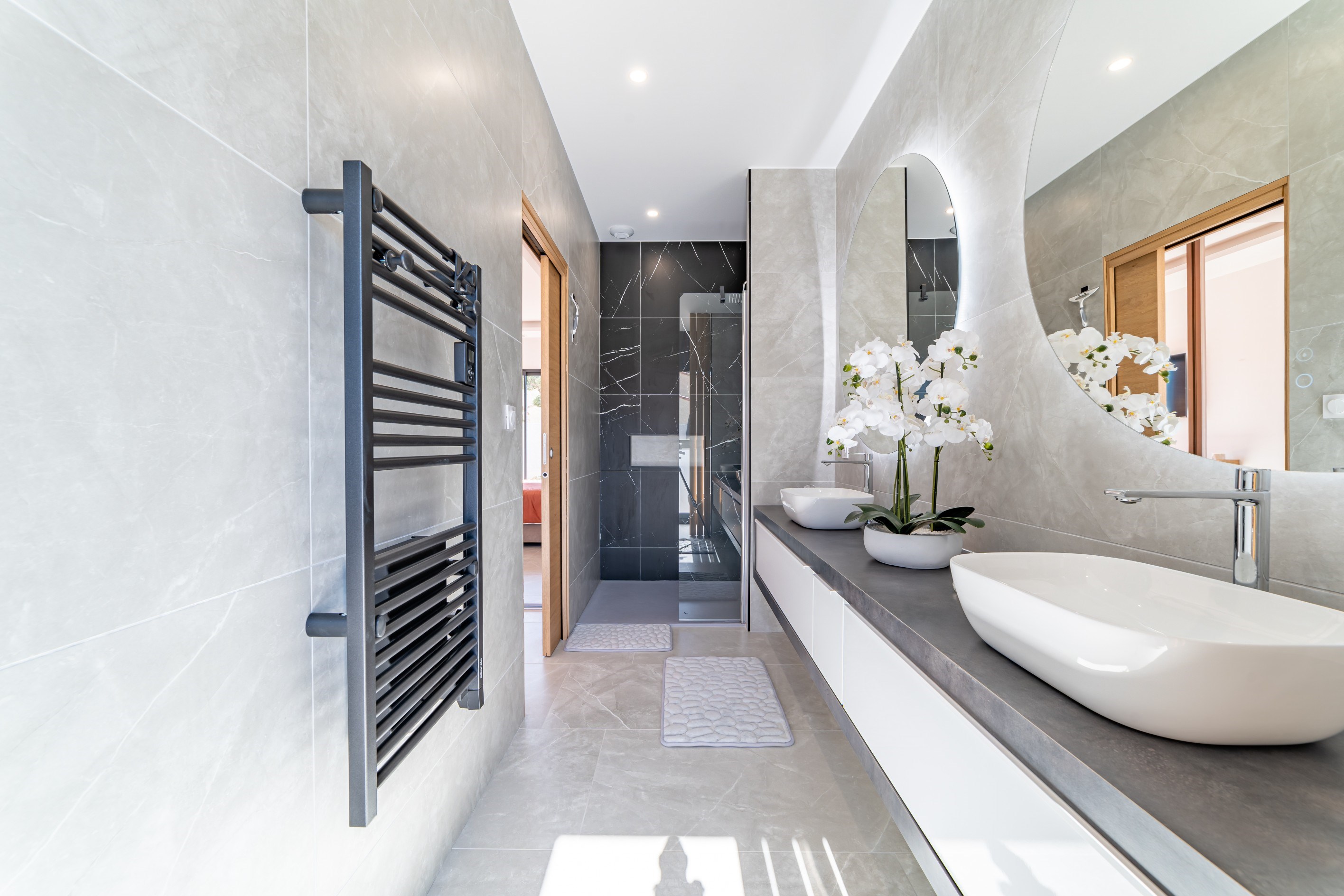  Exceptional single-story villa in Vias – 15 minutes