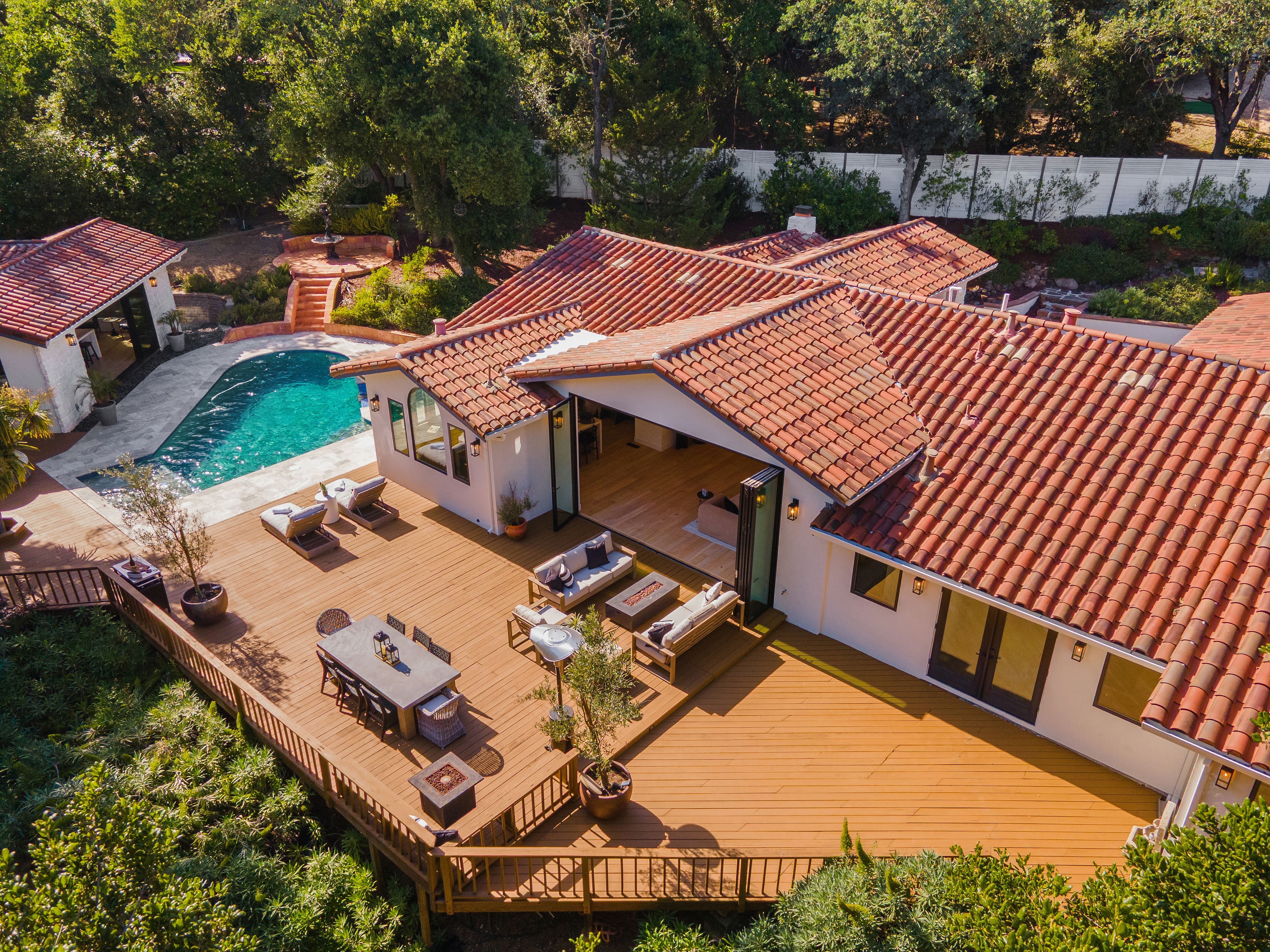  Private Gated Sanctuary With Expansive Outdoor Living - 物件實景