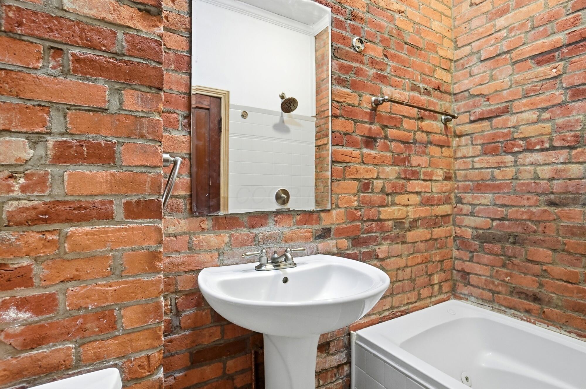 Columbus, Ohio, 43206, United States, 2 Bedrooms Bedrooms, ,2 BathroomsBathrooms,Residential,For Sale,1970918